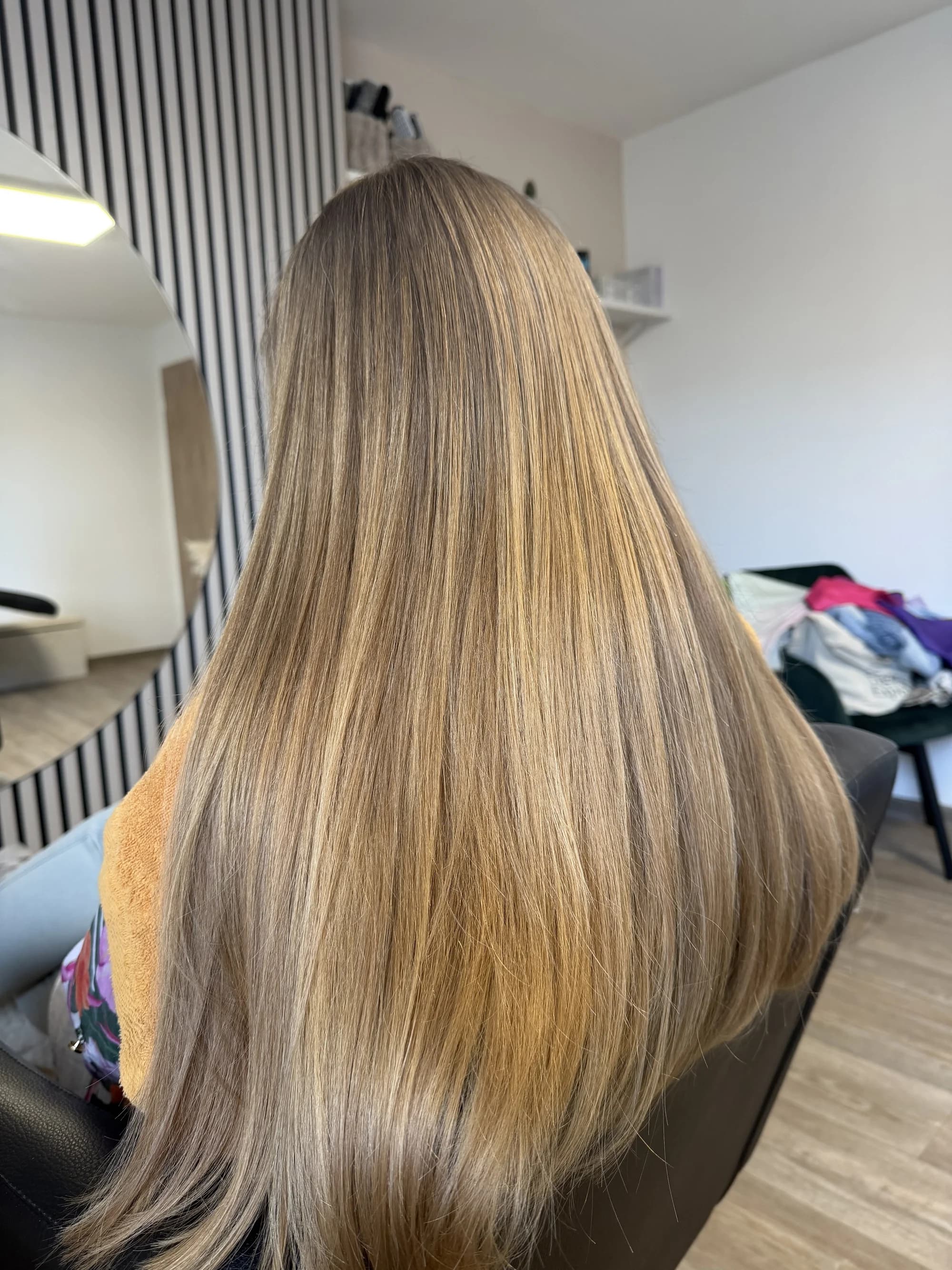 Balíčky s head spa, střihem, barvením vlasů i laminací řas a obočí