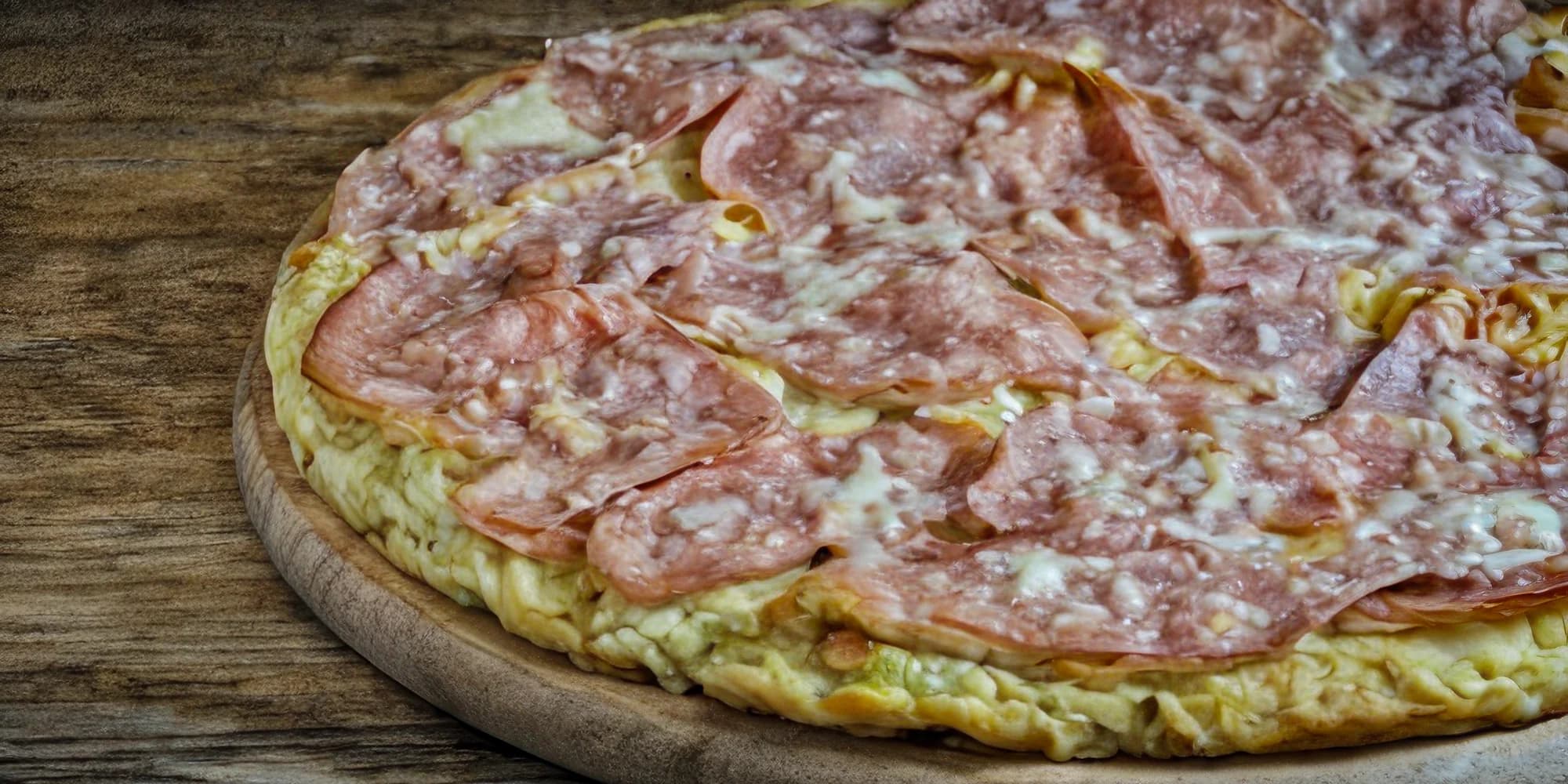 Dvě pizzy o průměru 32 nebo 45 cm včetně rozvozu: klasika i extra druhy