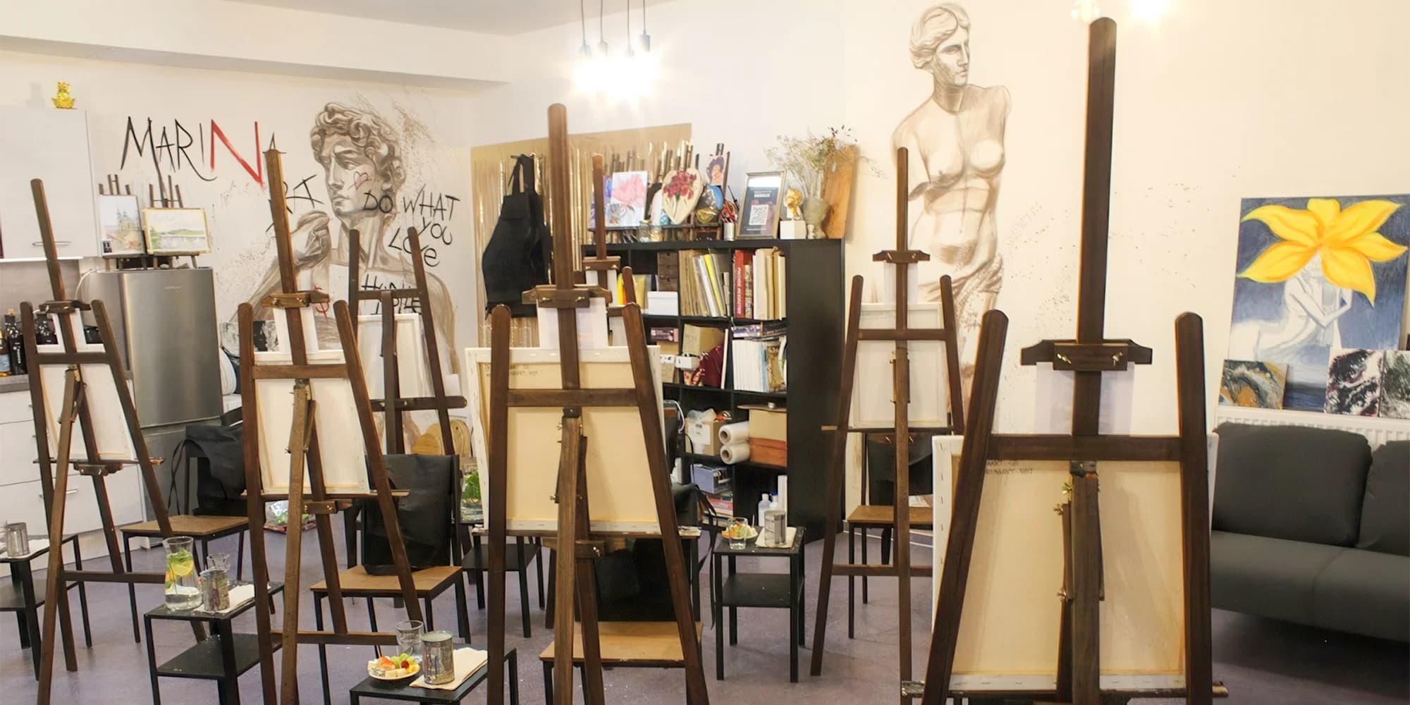 Nechte mluvit svou kreativitu: skupinový workshop malování akrylovými barvami, pro 1 či 2 osoby