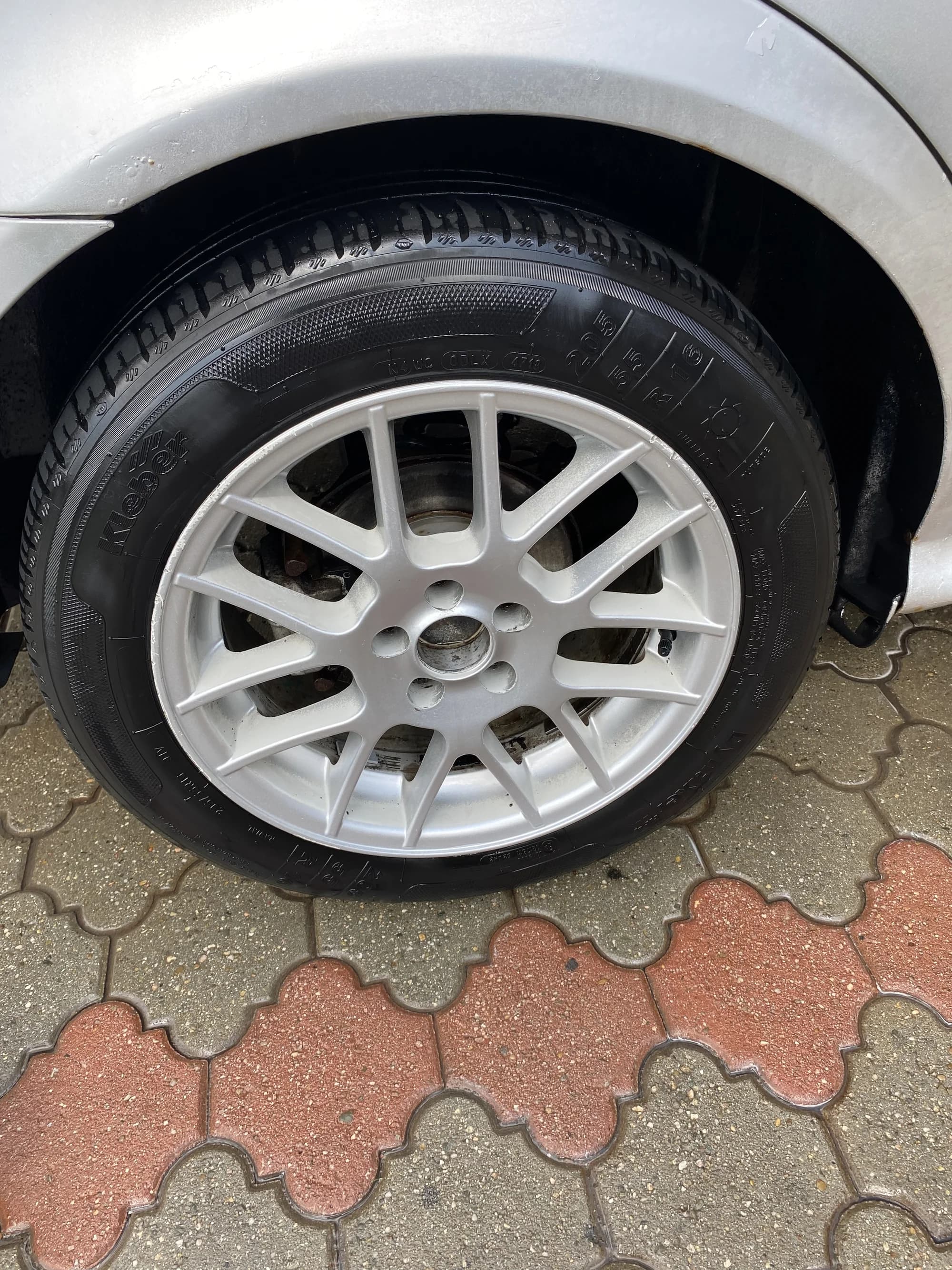 Auto jako z katalogu: detailní čištění interiéru nebo exteriéru auta