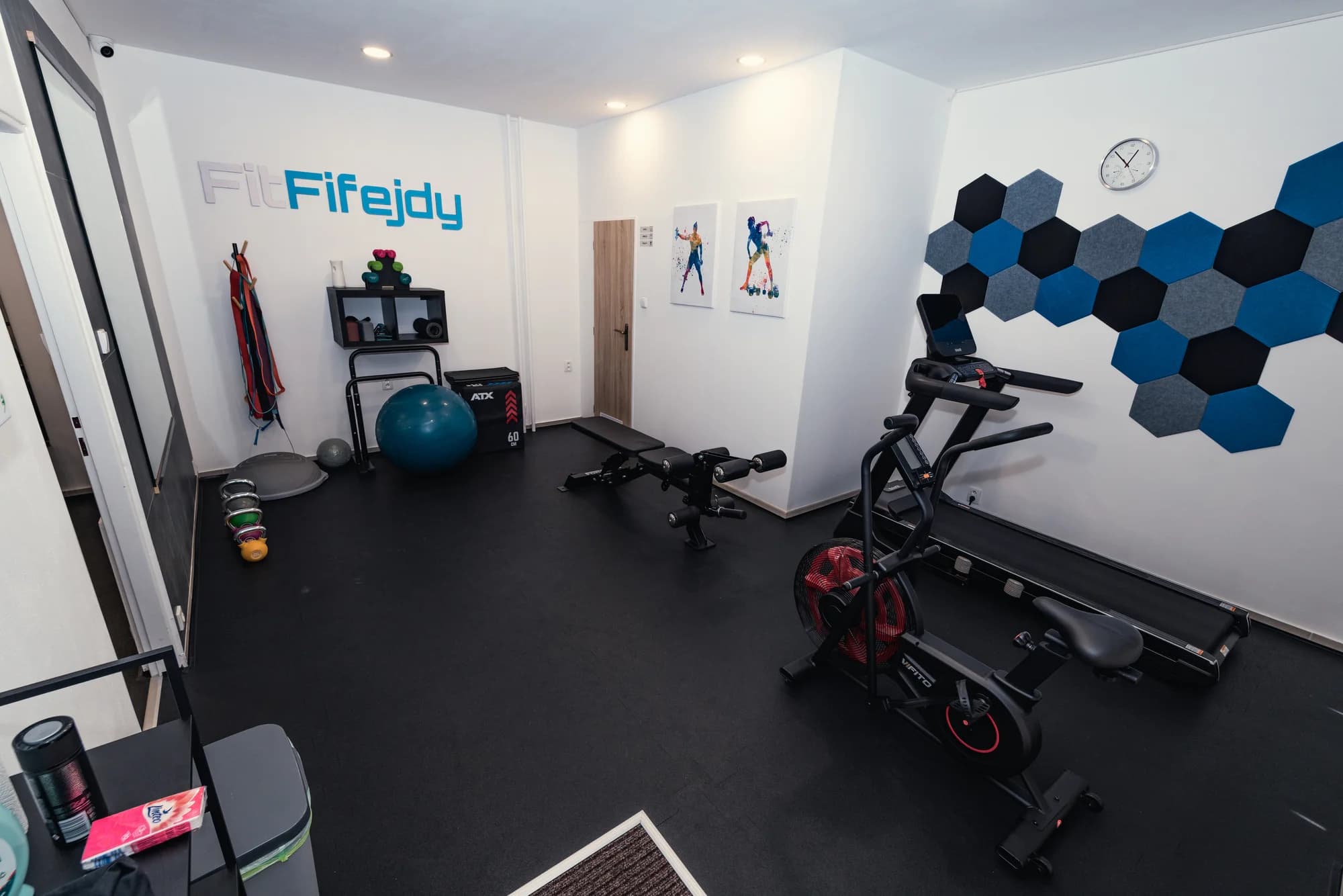 Soukromé samoobslužné fitko FitFifejdy: 1 i 3 vstupy až pro 3 osoby, 75 min.