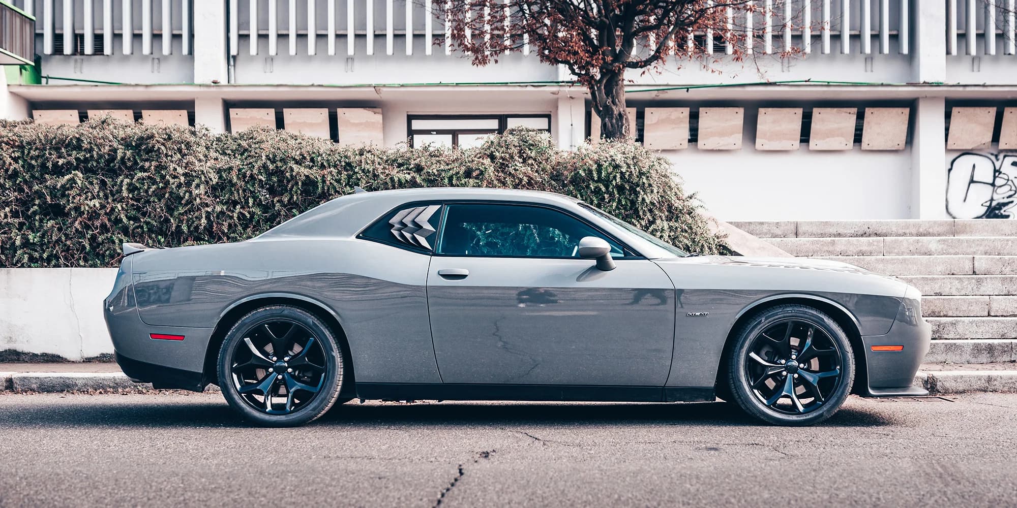 Pronájem Dodge Challenger V8 HEMI bez instruktora: 24 hodin, celý i prodloužený víkend