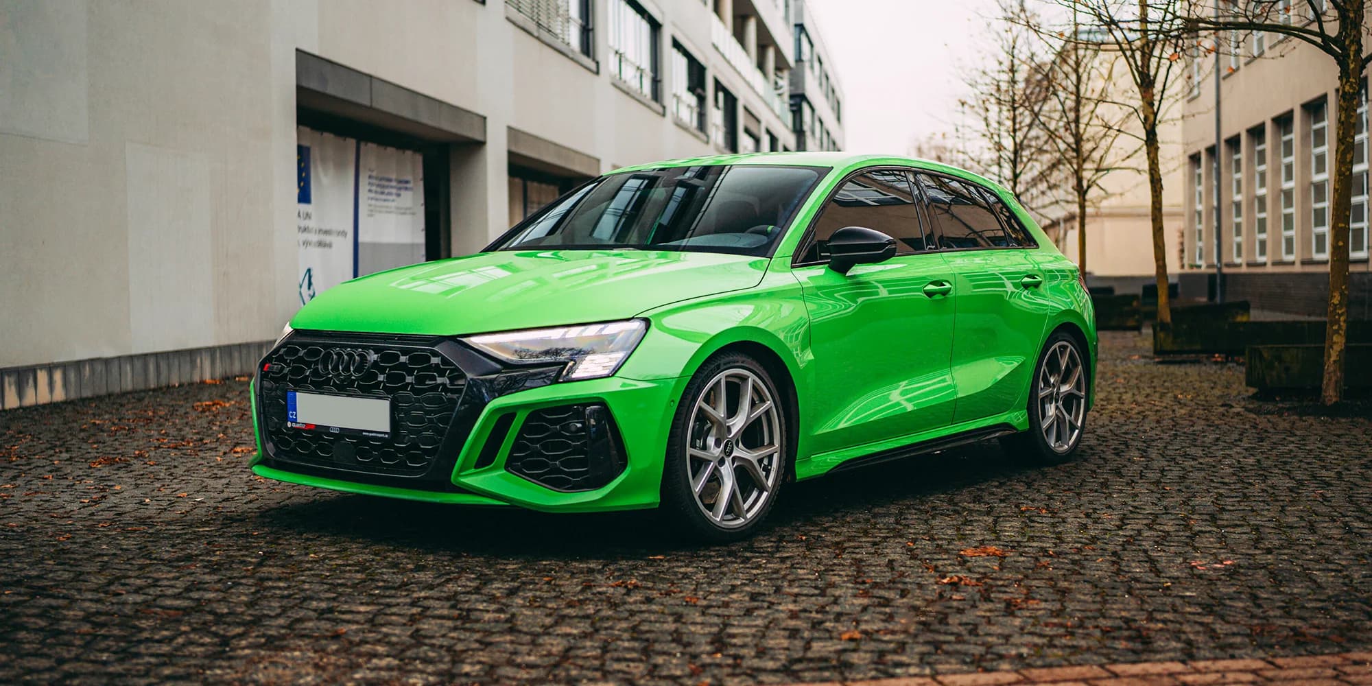 Pronájem Audi RS3 8Y s výkonem 470 koní na 24, 48 nebo 72 hod.