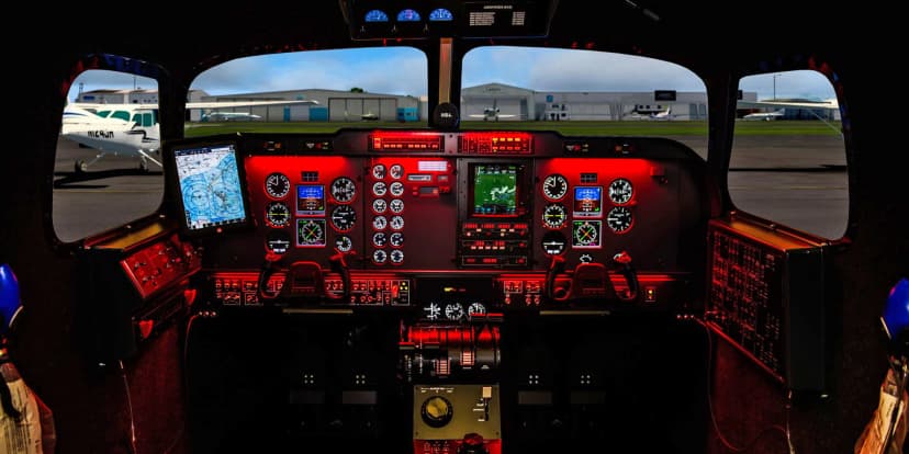 Let na simulátoru dvoumotorového letadla: 30 nebo 60 minut simulace