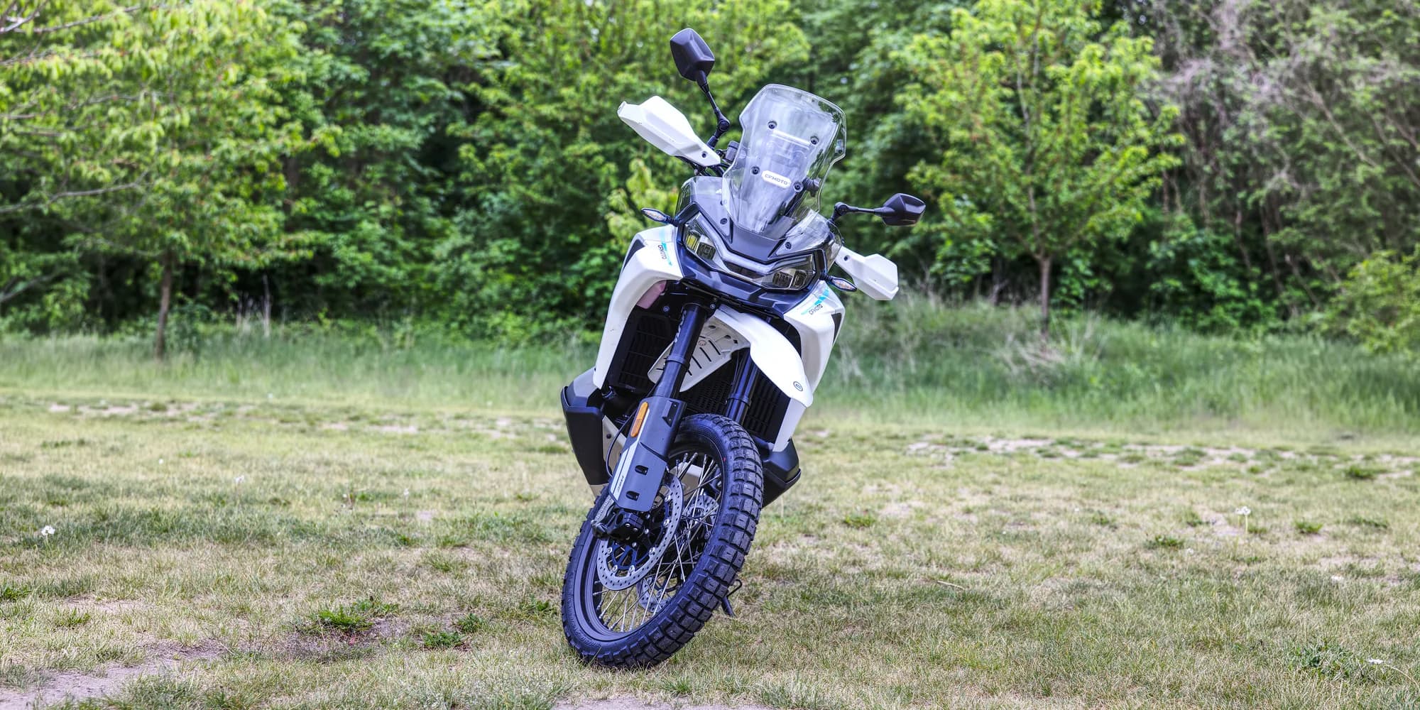 Fantazie pro milovníky moto sportu: pronájem motorky CFMOTO 1000MT-X na den, víkend i týden