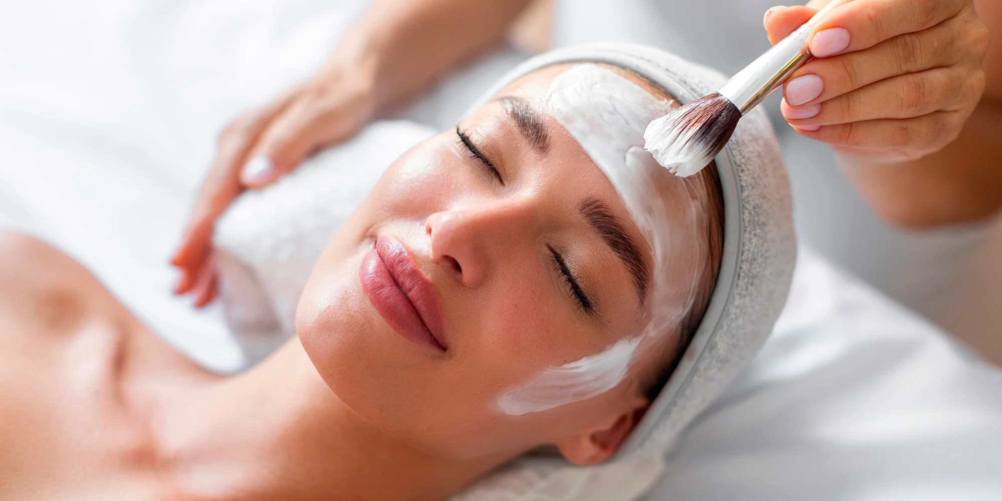 Hodinové kosmetické ošetření: intenzivní hydratační ošetření nebo double peel