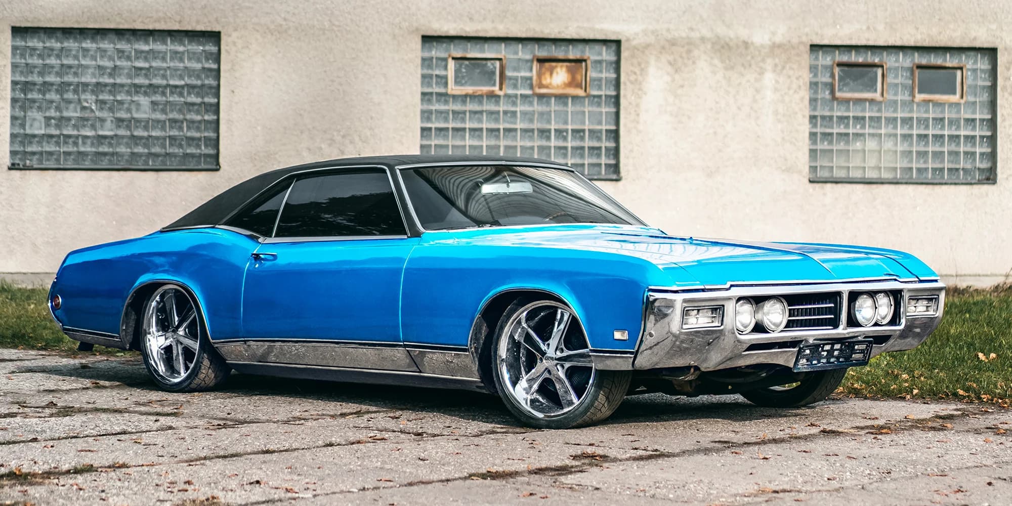 Pronájem legendárních veteránů na 3–48 hod.: Dodge Charger a Buick Riviéra