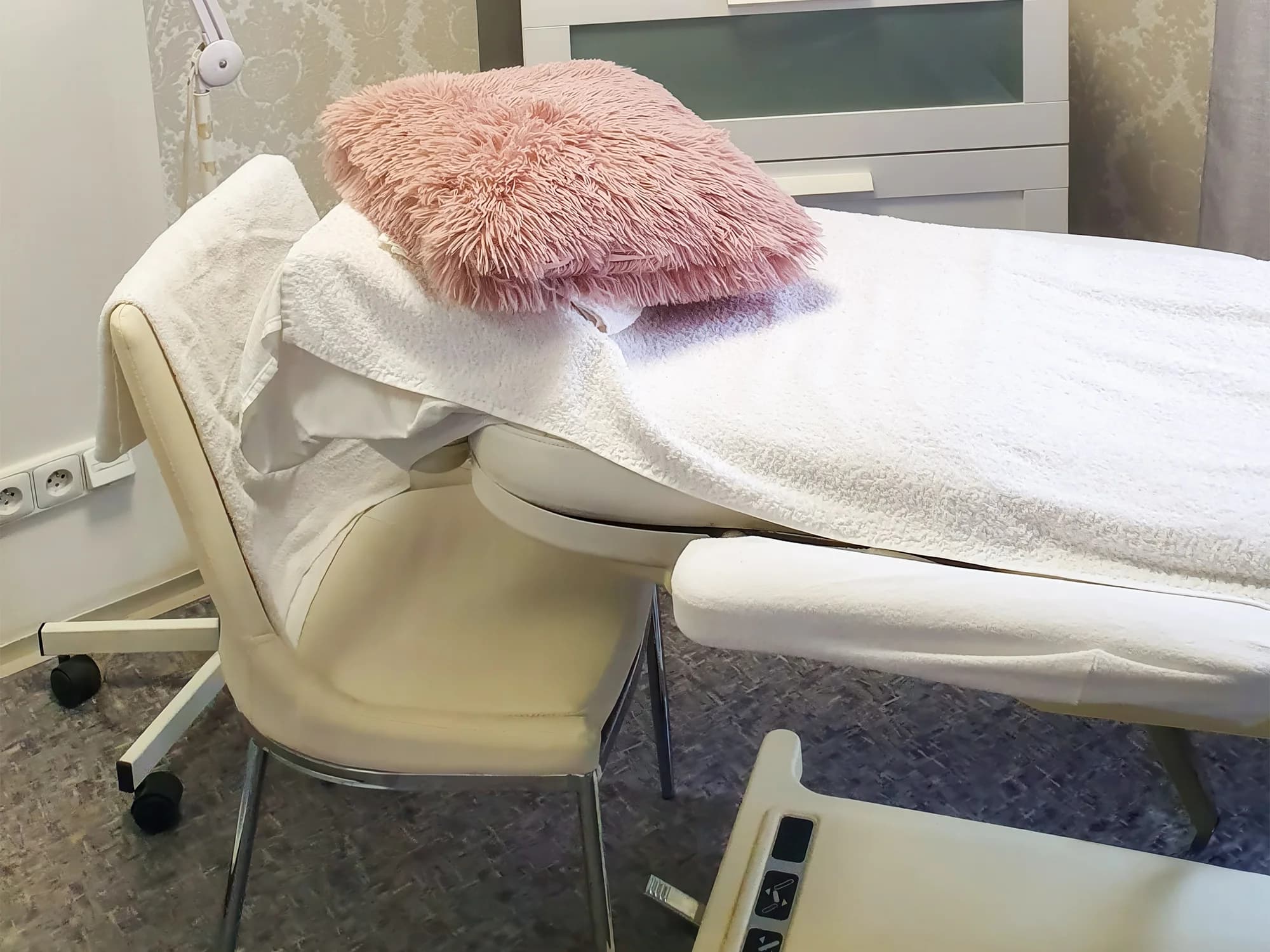 Kosmetický beauty balíček vč. barvení řas a obočí: 90 minut péče