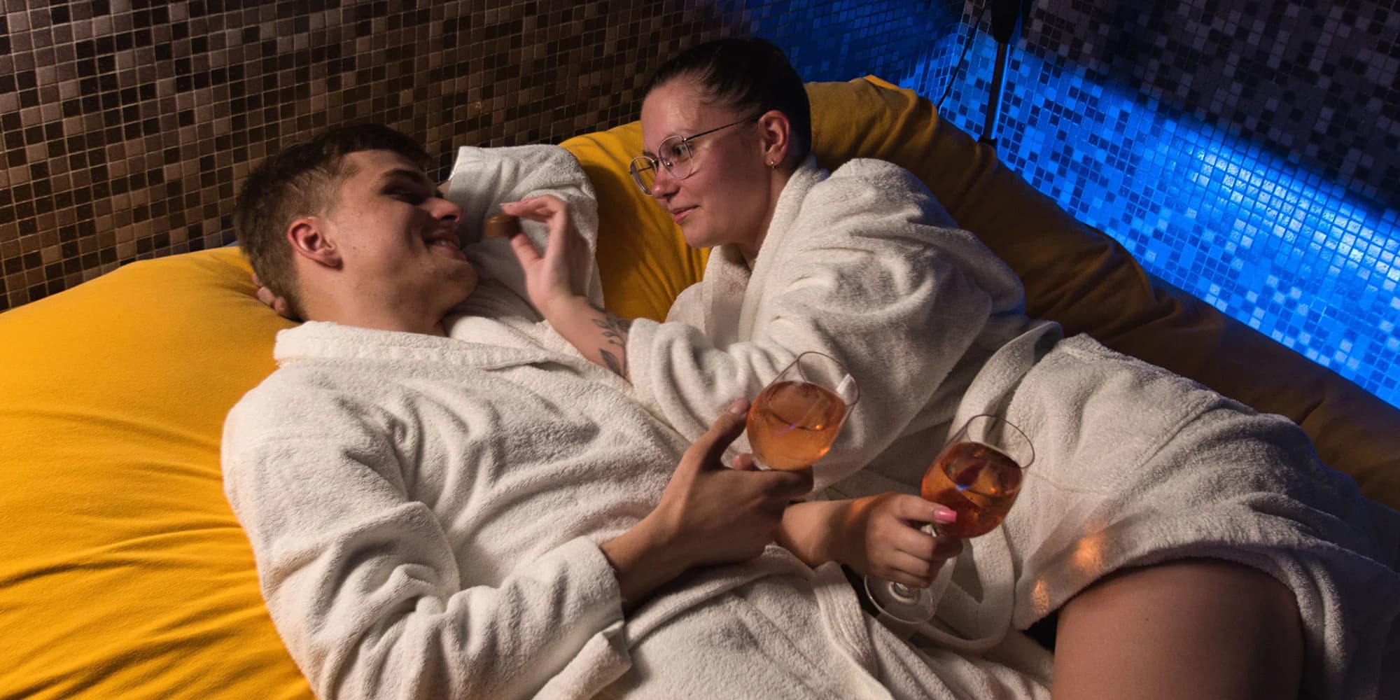 Relaxační koupel podle výběru s nápoji a občerstvením pro 2 osoby