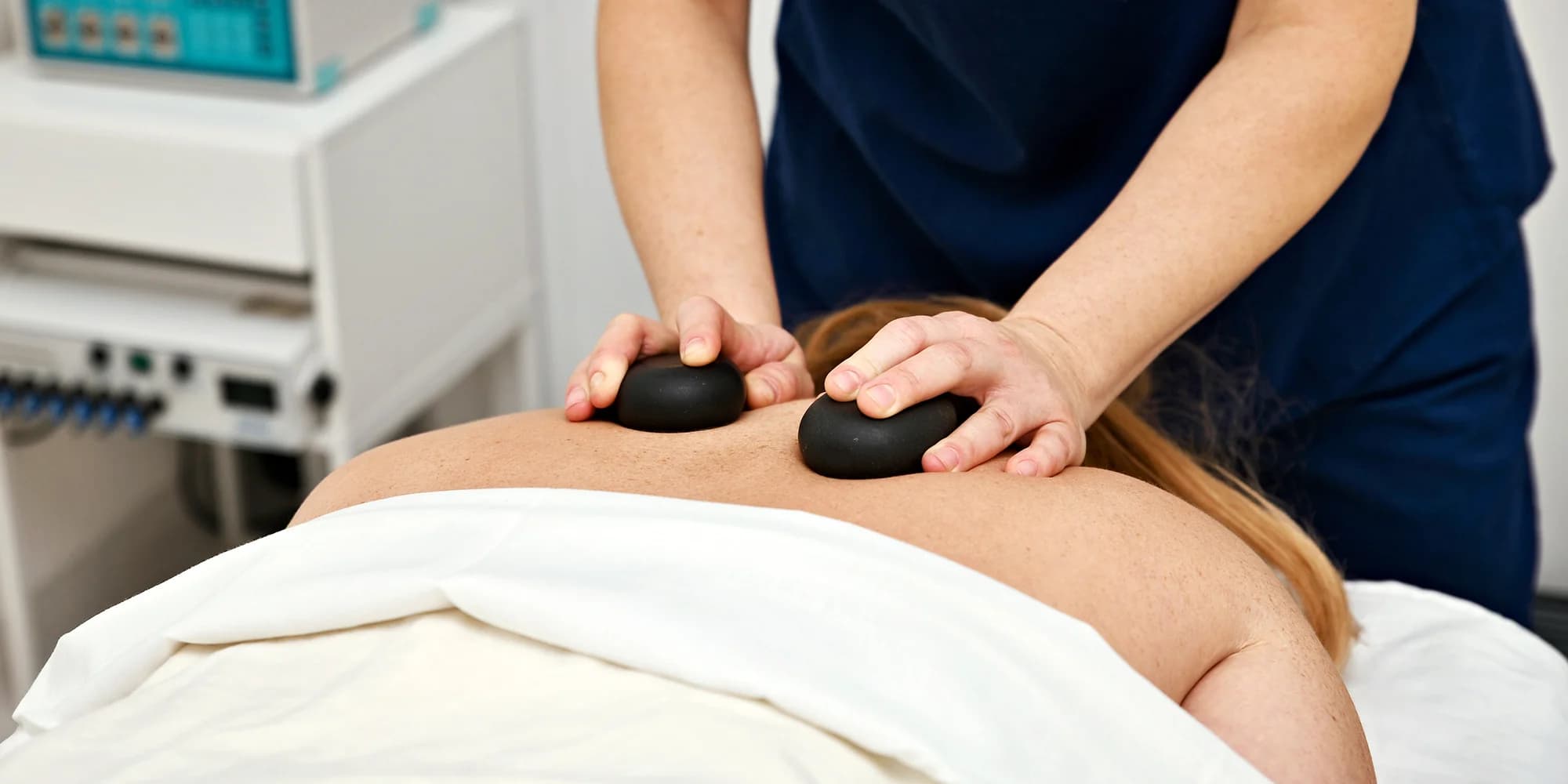 Chvilka relaxace: až 60min. masáž dle výběru, relaxační či baňky