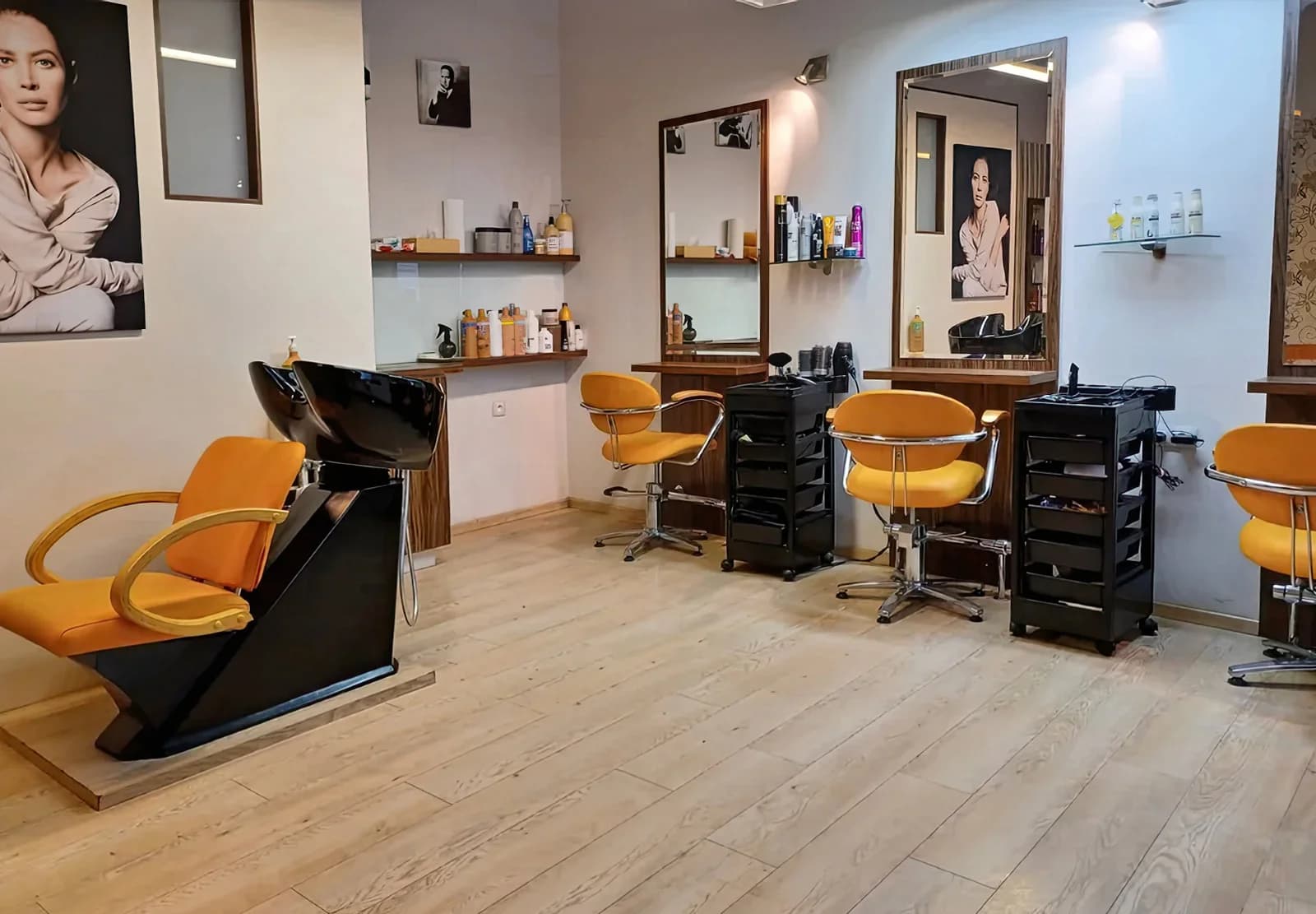 Profesionální péče o vlasy v centru Prahy: střih, barvení, brazilský keratin i laminace pro hloubkovou regeneraci