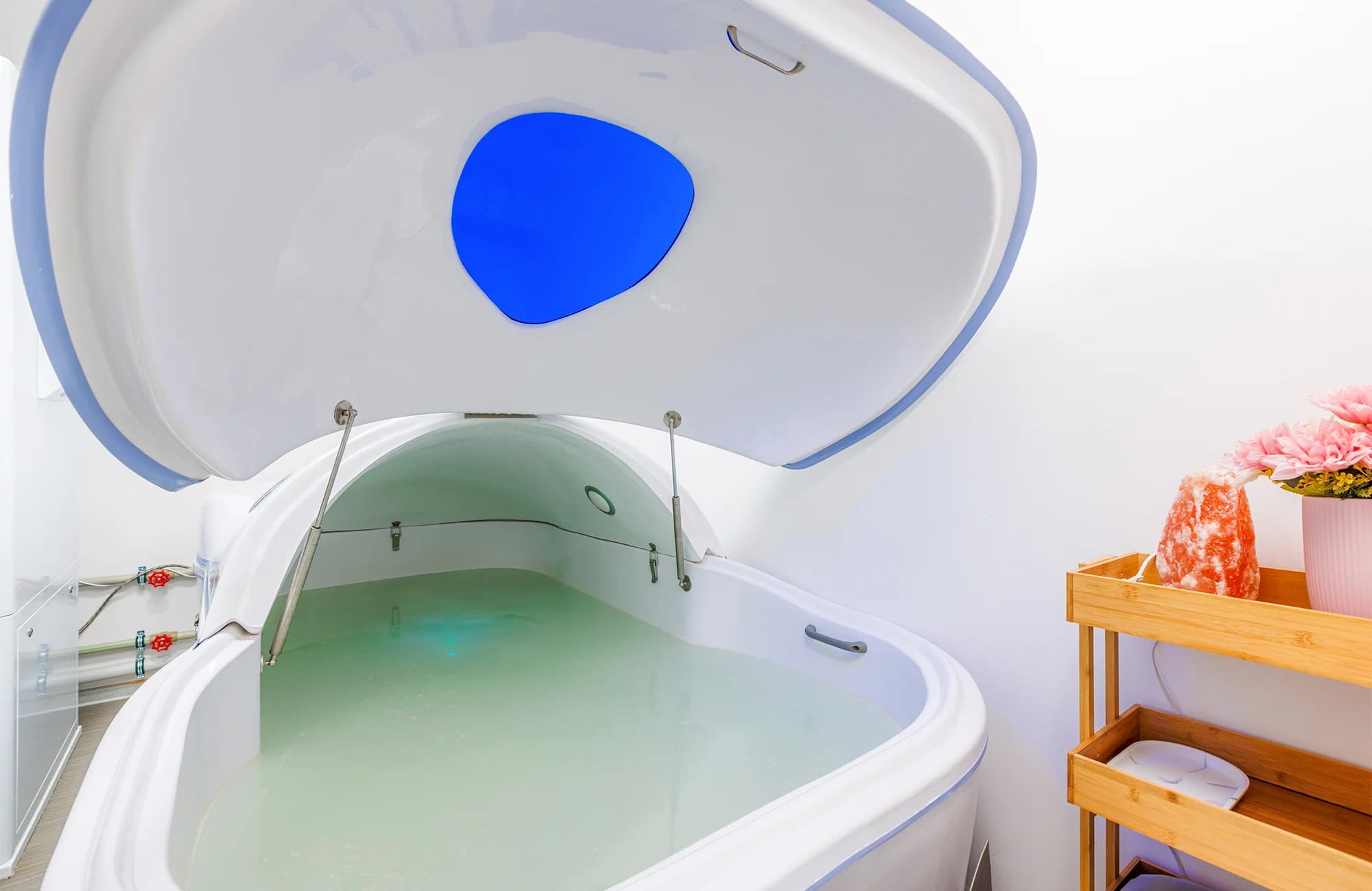 Relax pro 1 či 2 osoby: floating – relaxační koupel s roztokem Epsomské soli, 30 nebo 60 min.