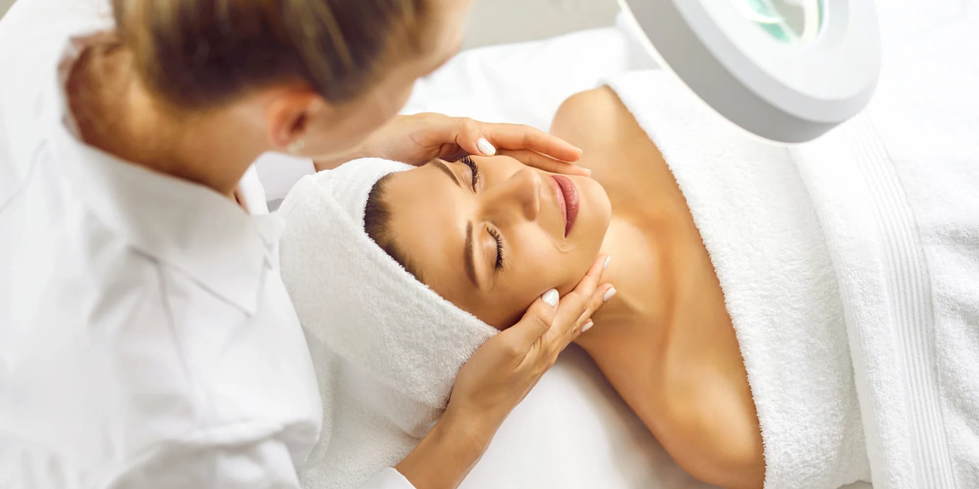 Kosmetická péče pro dámy i pány: kolagenové nitě, fotonový laser i spikule