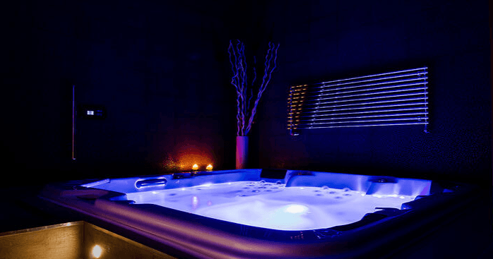 Privátní vířivka ve Wellness Niagara Třebíč - až pro 4 osoby