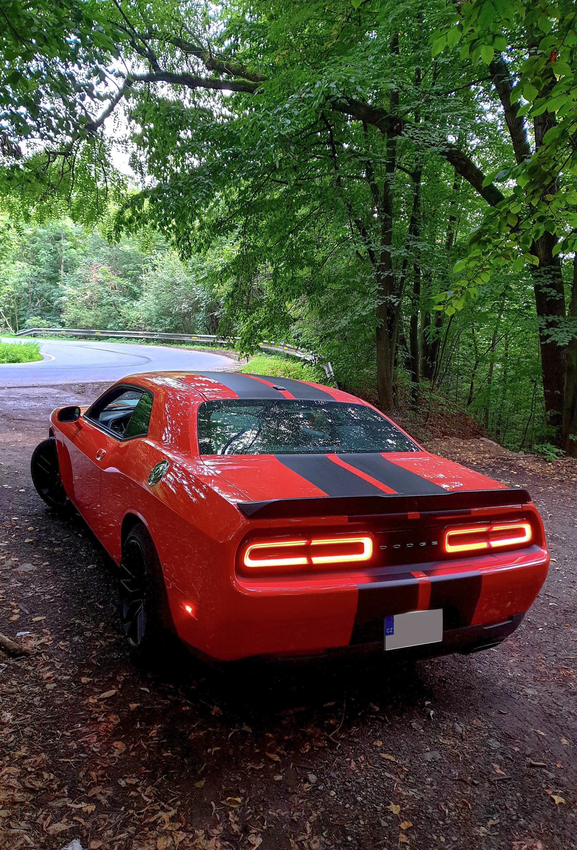 Dodge Challenger V8 HEMI: 15 min. spolujízdy nebo až 12 hod. řízení