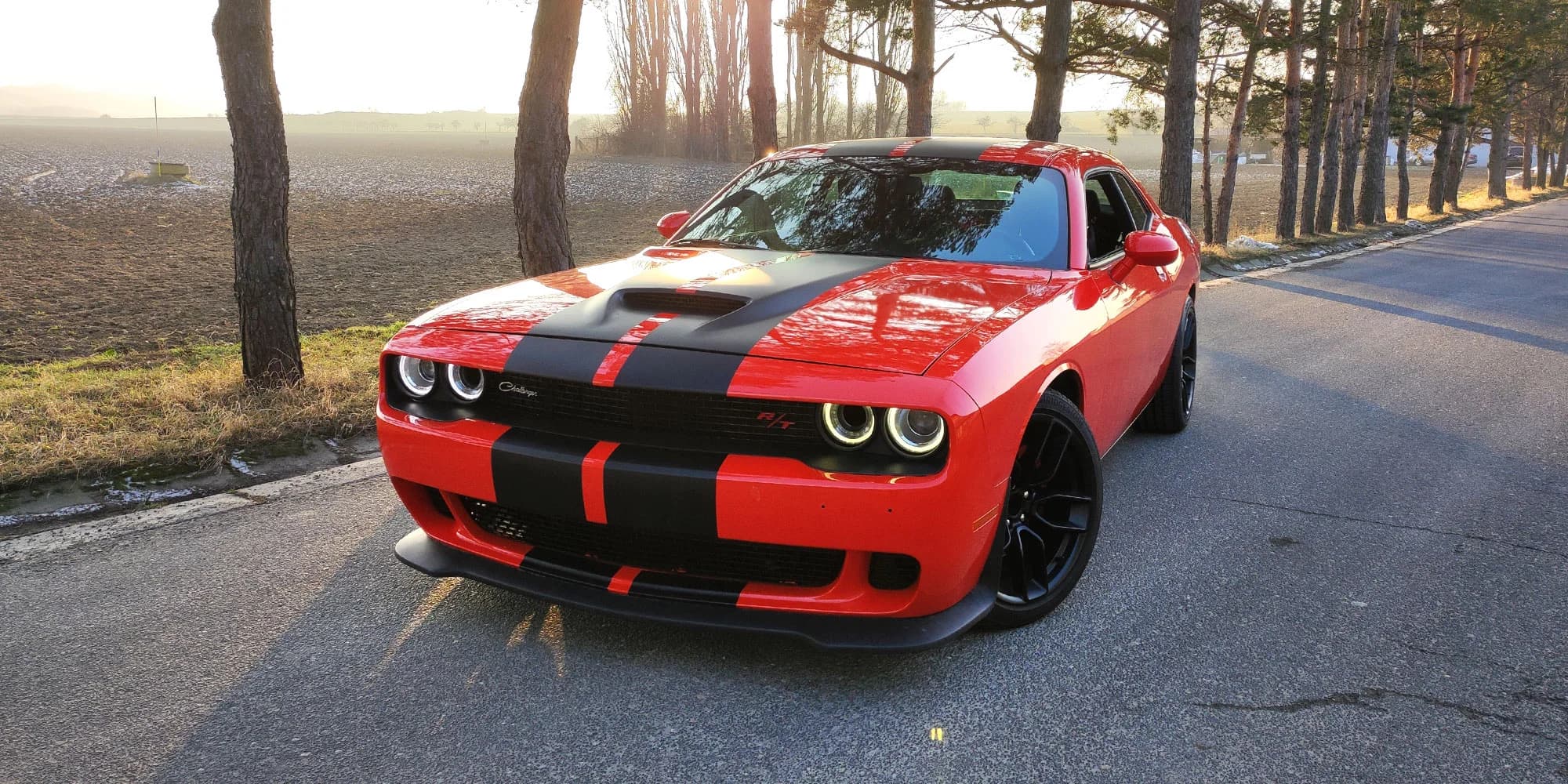 Dodge Challenger V8 HEMI: 15 min. spolujízdy nebo až 12 hod. řízení