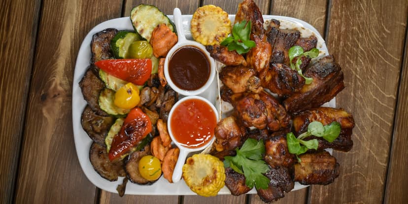 Dejte si do nosu: grilovací, šašlikový či masový set a pivo pro dva v žižkovské pivovarské restauraci