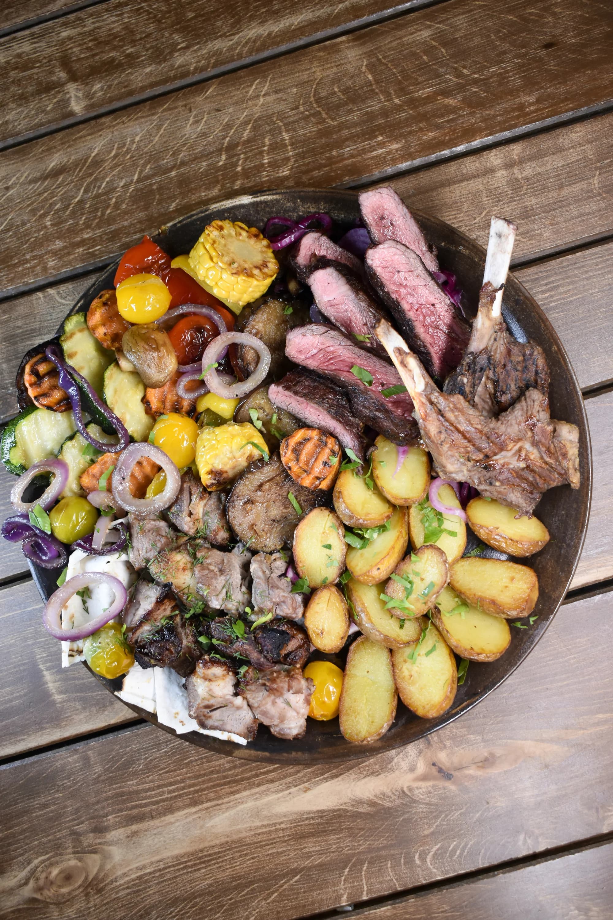 Dejte si do nosu: grilovací, šašlikový či masový set a pivo pro dva v žižkovské pivovarské restauraci