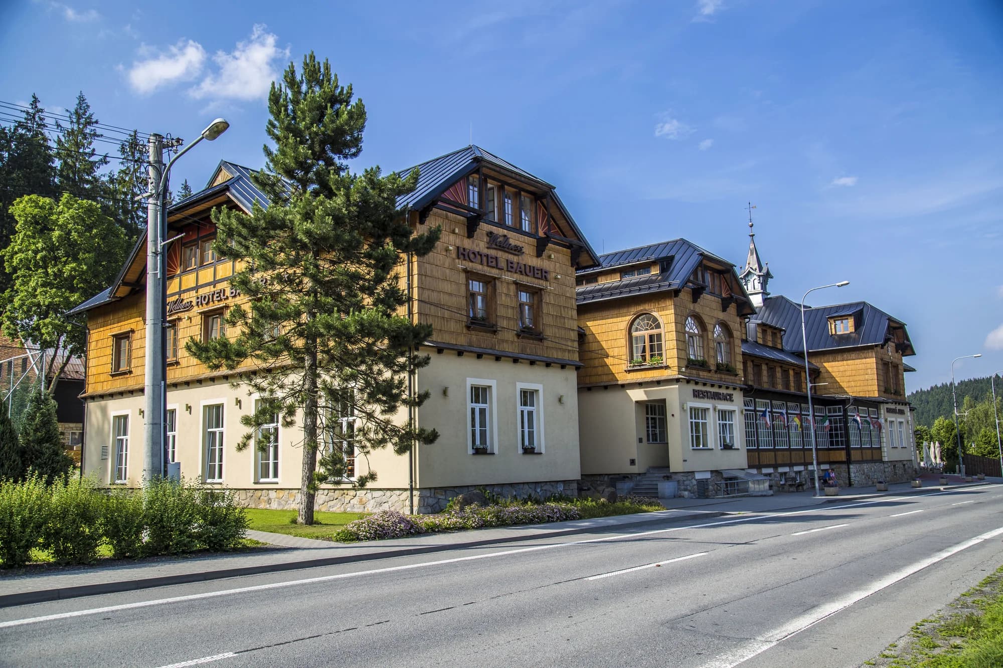 Relax v srdci Beskyd: 2hod. i celodenní vstup do bazénu a vířivky, pizza, dezert i lahev bullesca