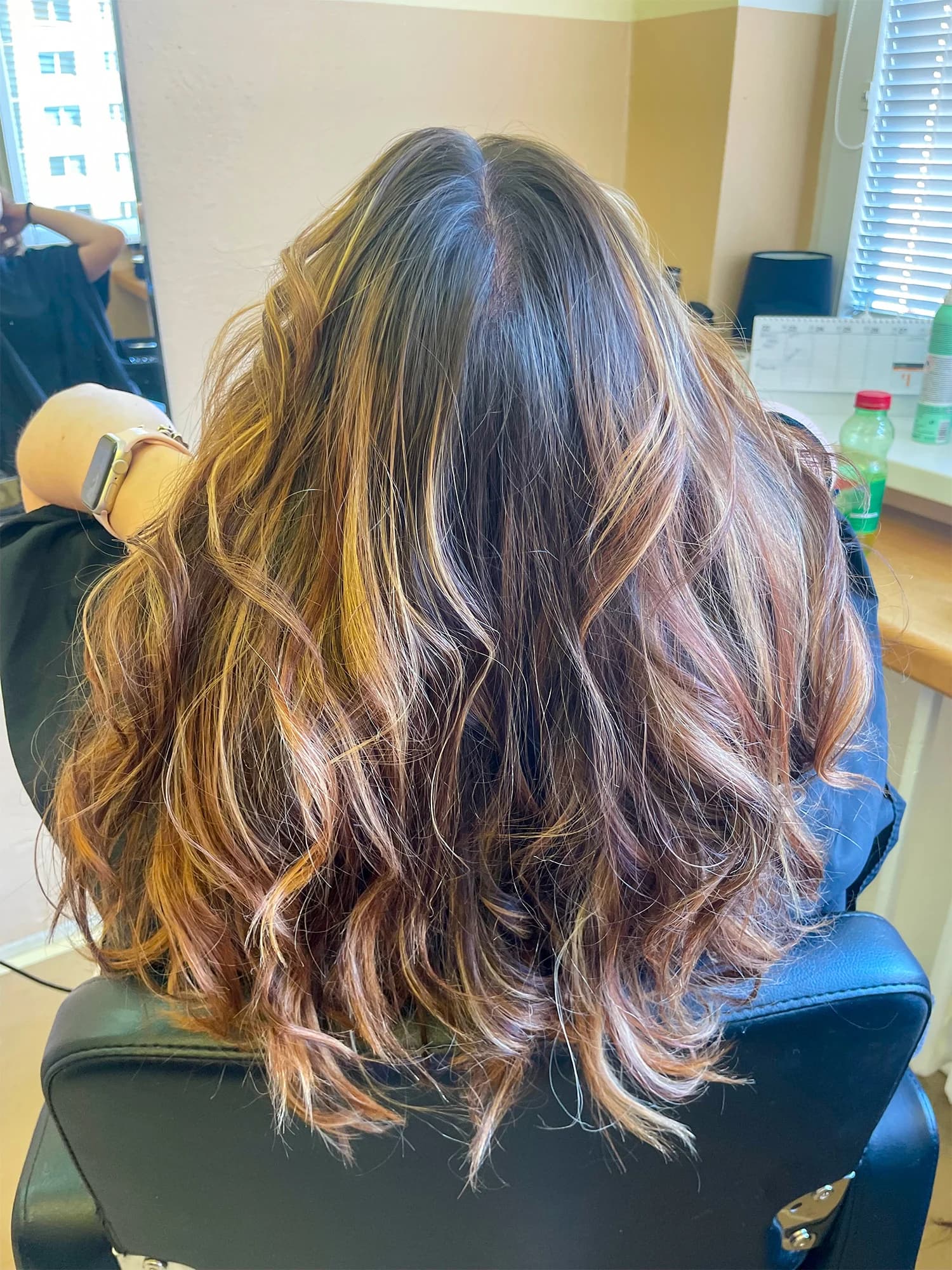 Střih, barva, melír, přeliv, keratin i trvalá pro všechny délky vlasů