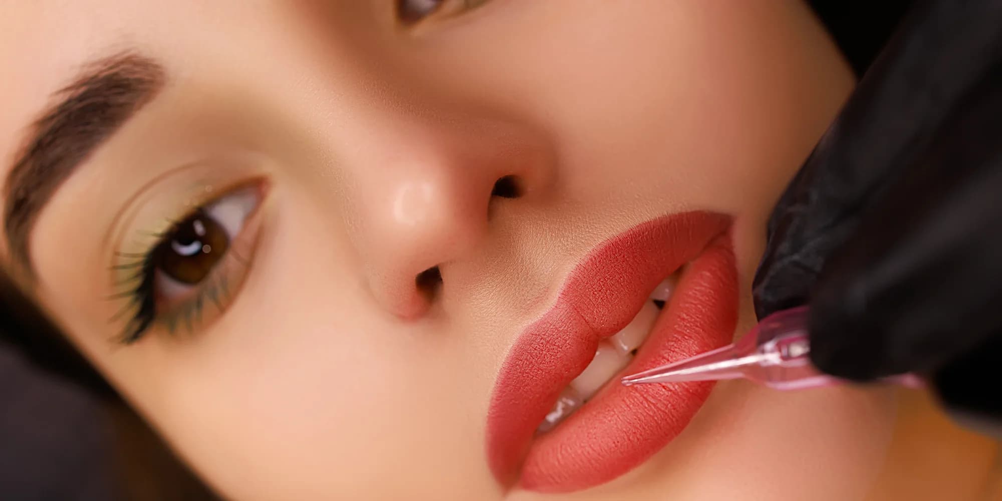 Upravená bez práce: permanentní make-up – rty, oční linky, obočí i korekce