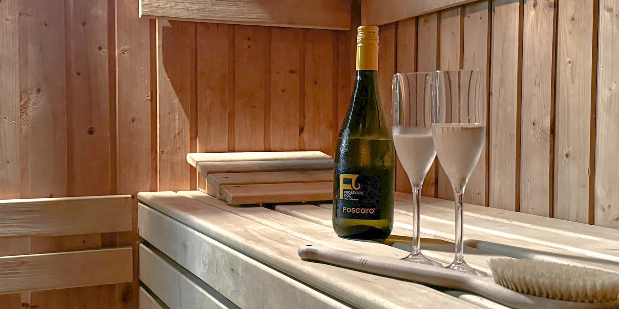2 hod. privátní finské sauny a vířivky s láhví prosecca pro 2 osoby