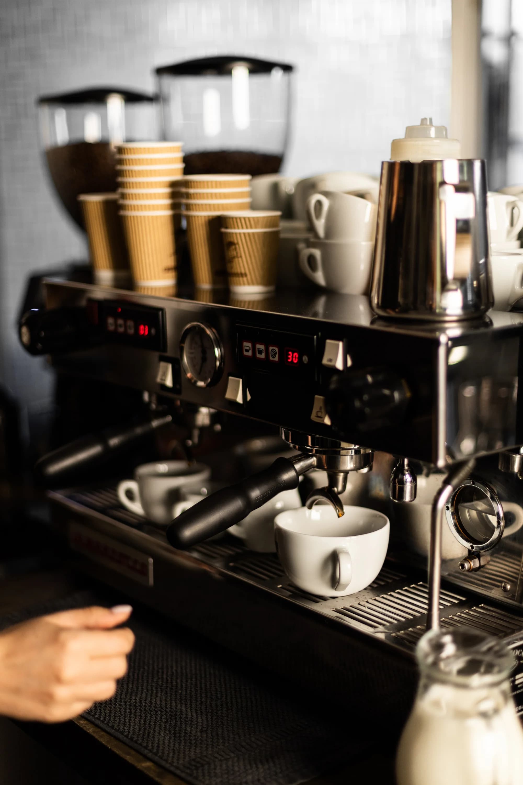 Kurz přípravy kávy: dokonalé espresso a cappuccino, 250 g zrnkové kávy na doma