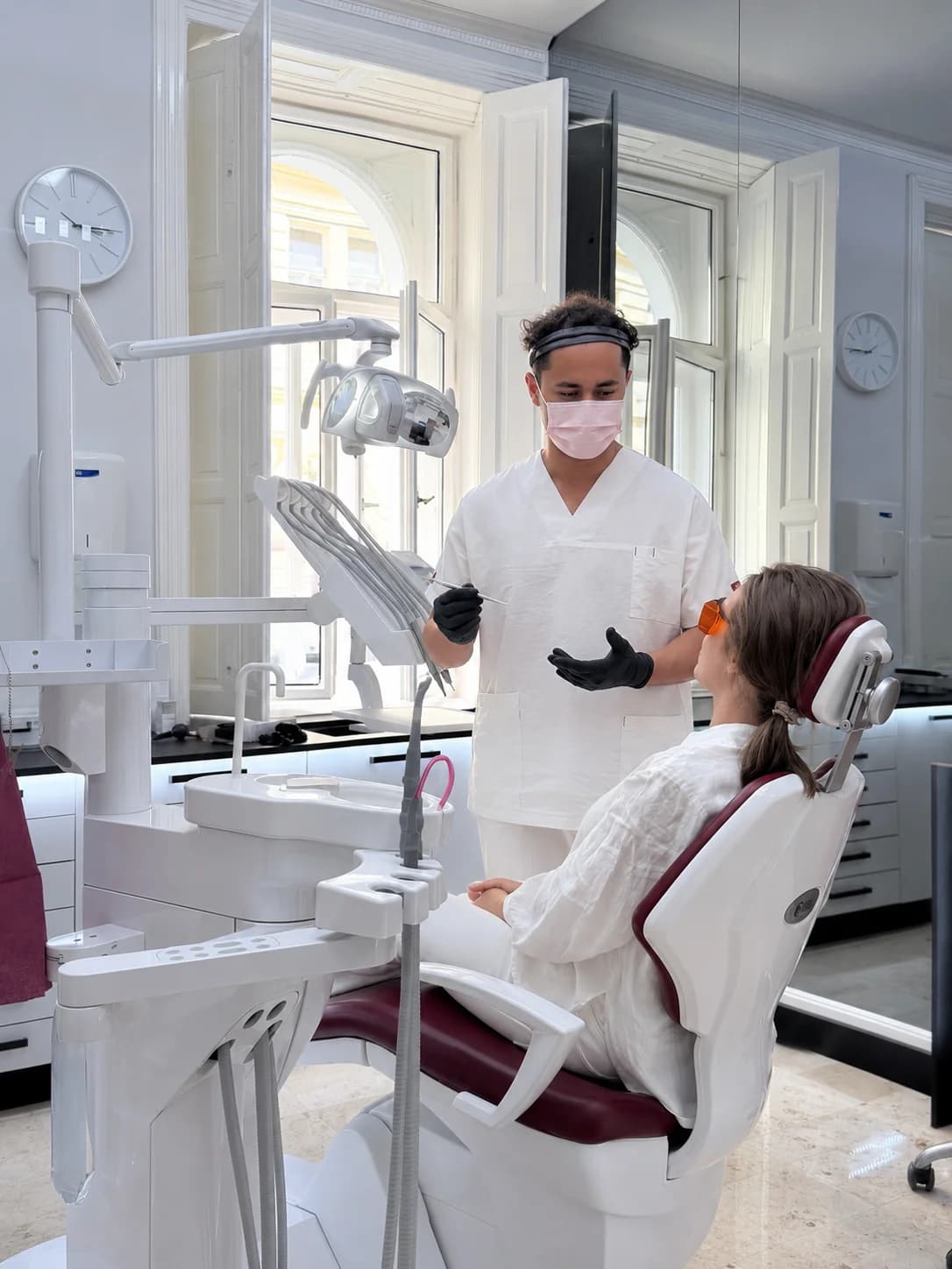 Pro krásný úsměv: dentální hygiena vč. ultrazvuku a air-flow či ordinační bělení zubů