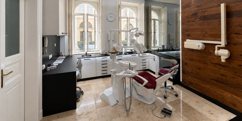 Pro krásný úsměv: dentální hygiena vč. ultrazvuku a air-flow či ordinační bělení zubů