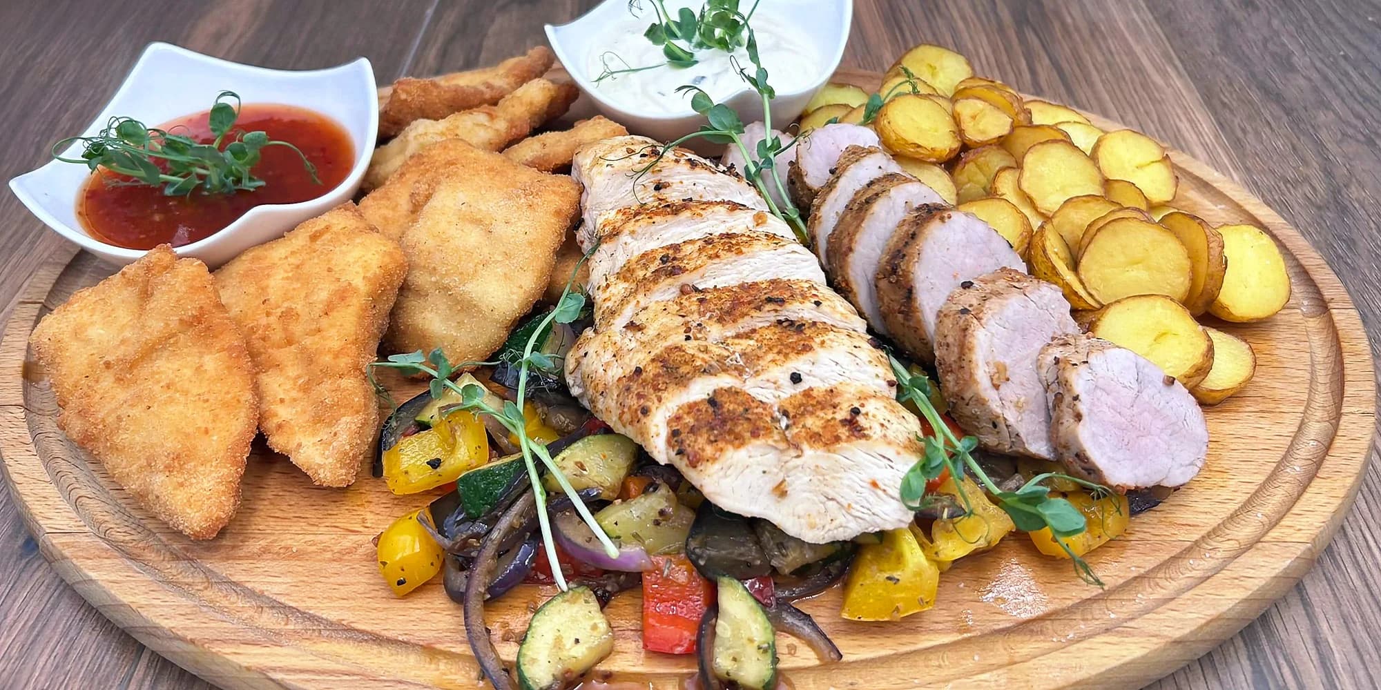 Prkno plné masa včetně příloh i omáček v nádherné restauraci Nábřežní terasy