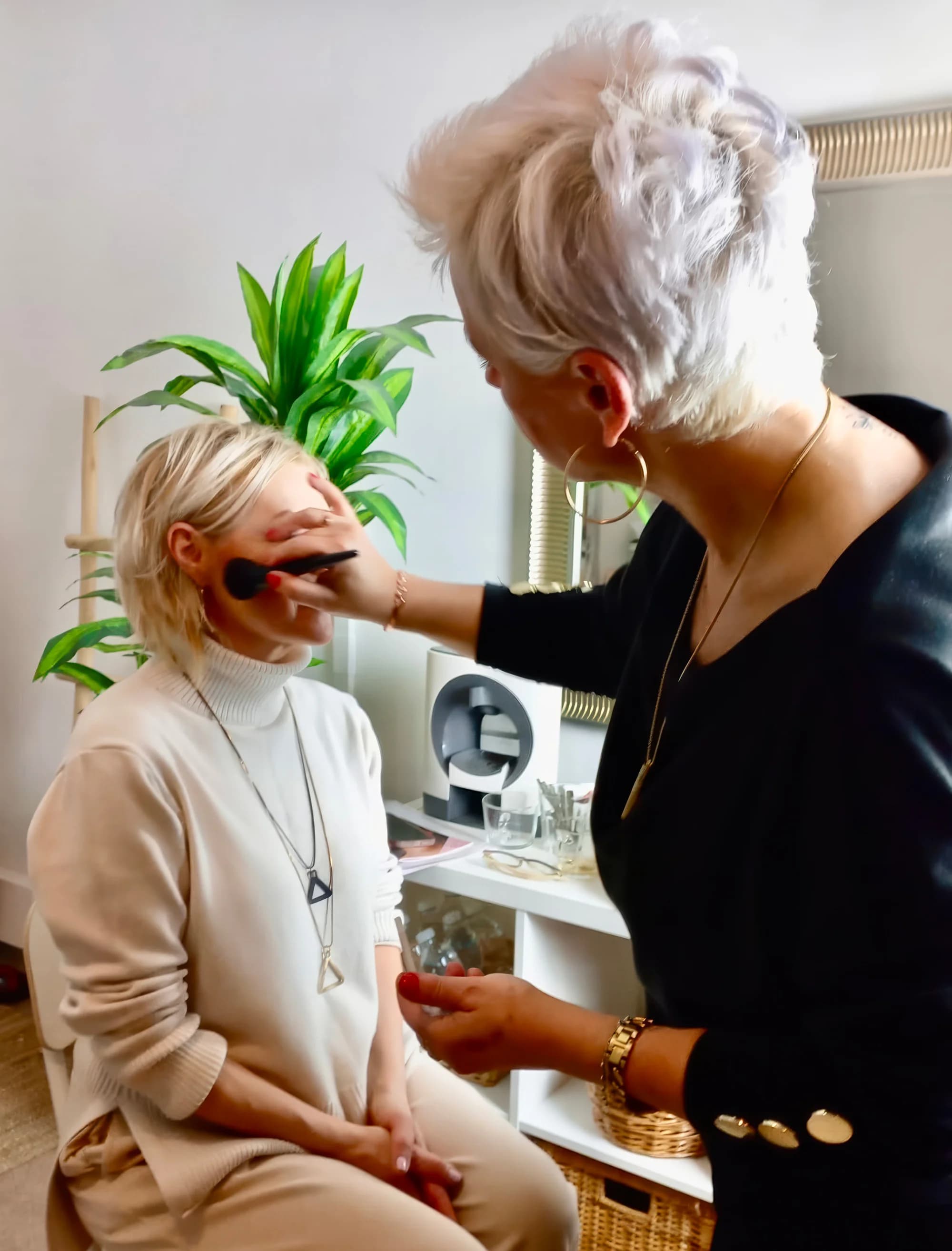Individuální kurz líčení pro 1–⁠⁠⁠⁠⁠⁠5 osob: vhodný make-up, konturování obličeje i stínování očí