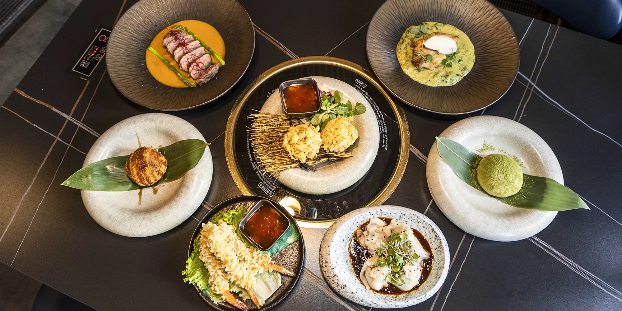 3chod. asijské menu pro dva: dračí koule, krevety, kari i mochi