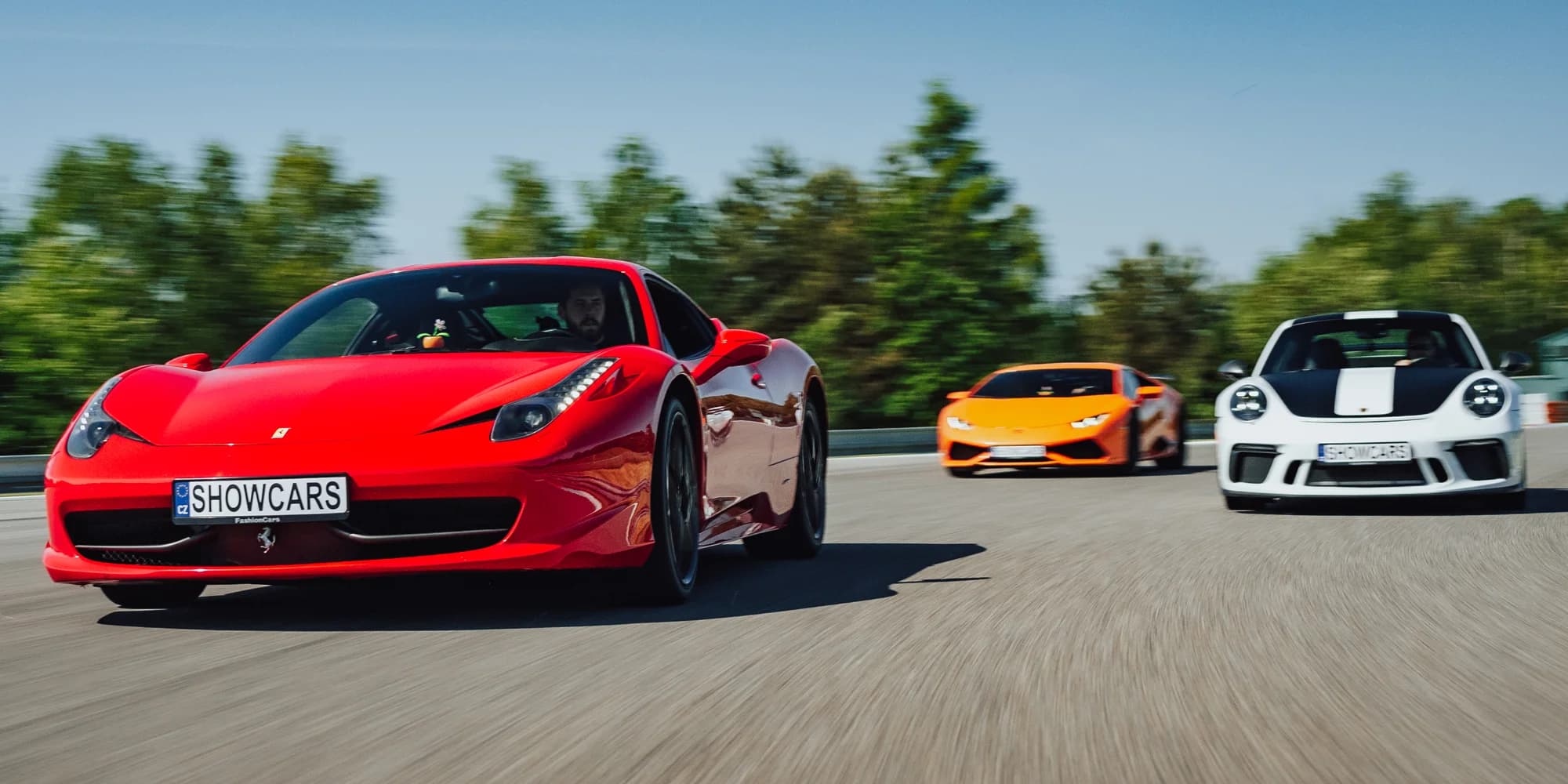 20 min. v supersportu: Ferrari, Lamborghini, McLaren, Porsche, Mustang, Subaru aj.