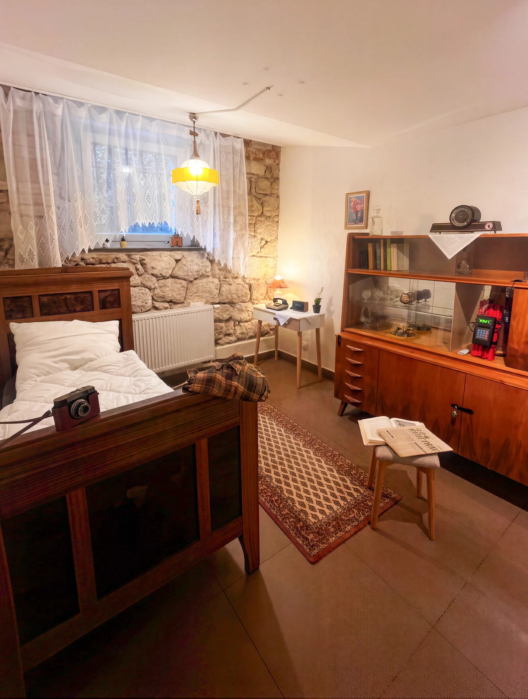 Odhalte tajemství minulosti: záhadná úniková hra Pokoj č. 408 pro 2⁠–⁠5 hráčů