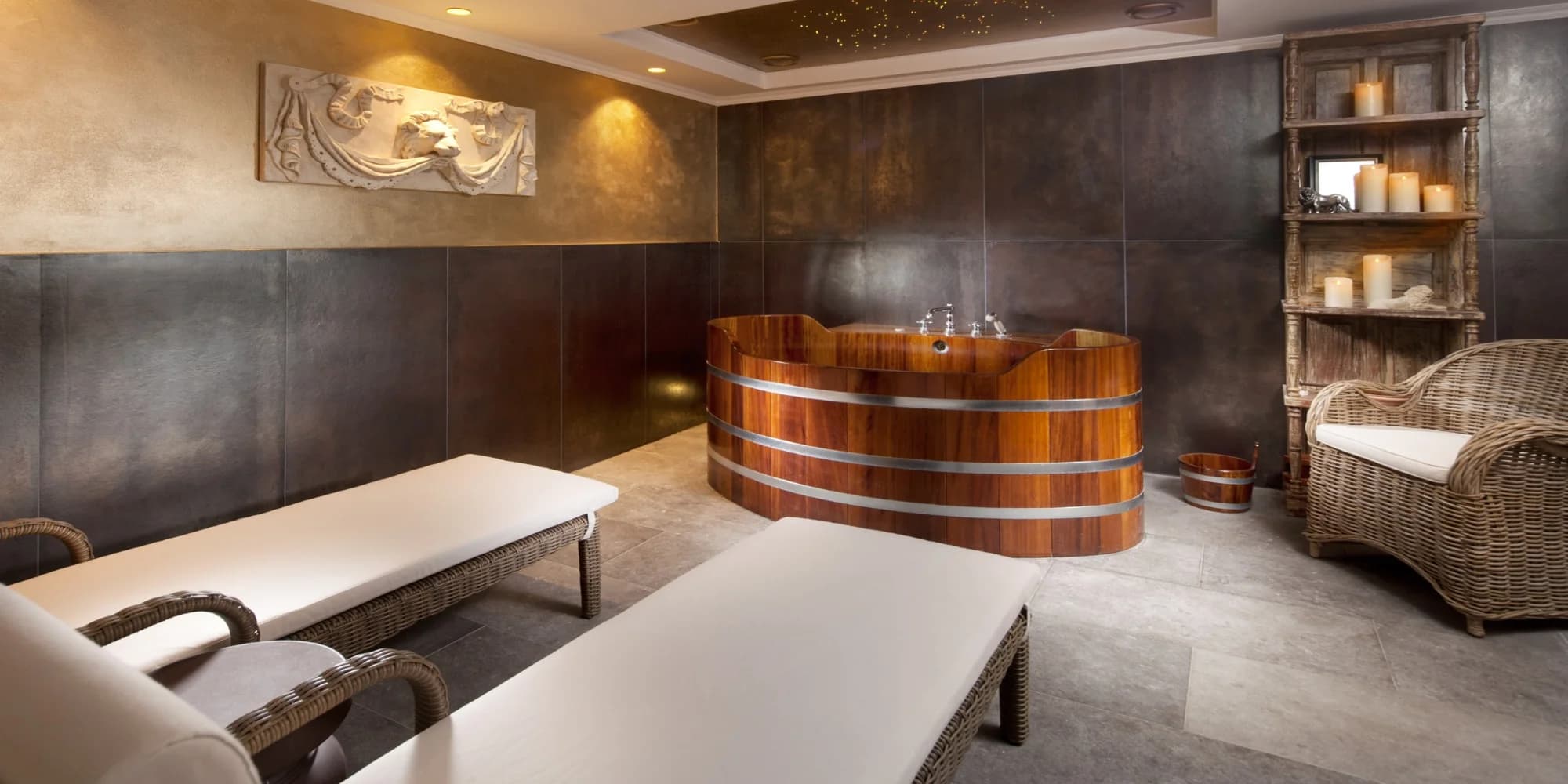 Privátní wellness pro dva s vířivkou, saunou i šumivým vínem