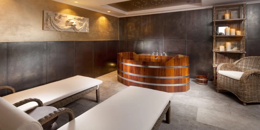 Privátní wellness pro dva s vířivkou, saunou i šumivým vínem