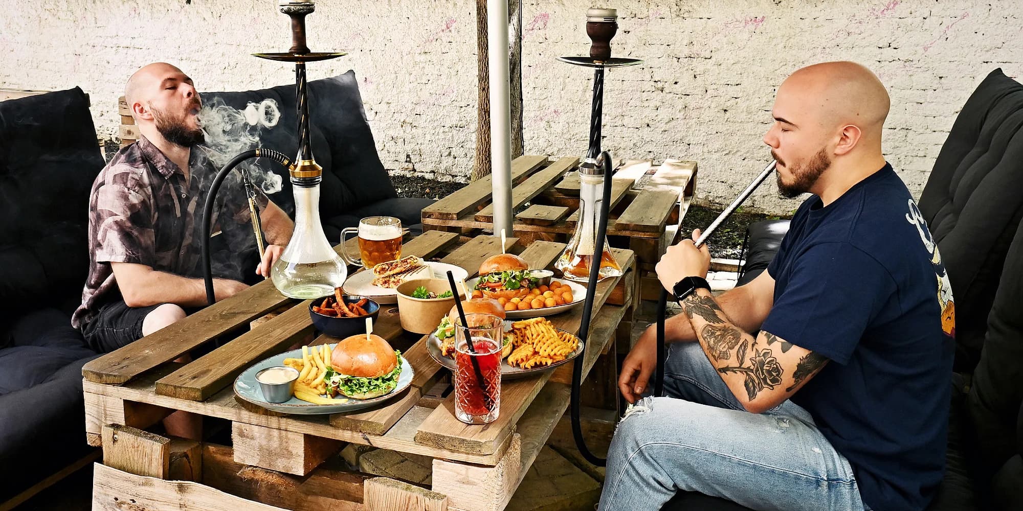 Otevřené vouchery v hodnotě 500–1 200 Kč na koktejly, nachos i vodní dýmky ve Foukárně