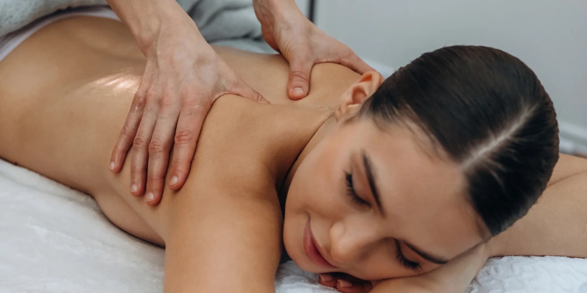 50 minut olejové rekondiční nebo relaxační masáže dle výběru