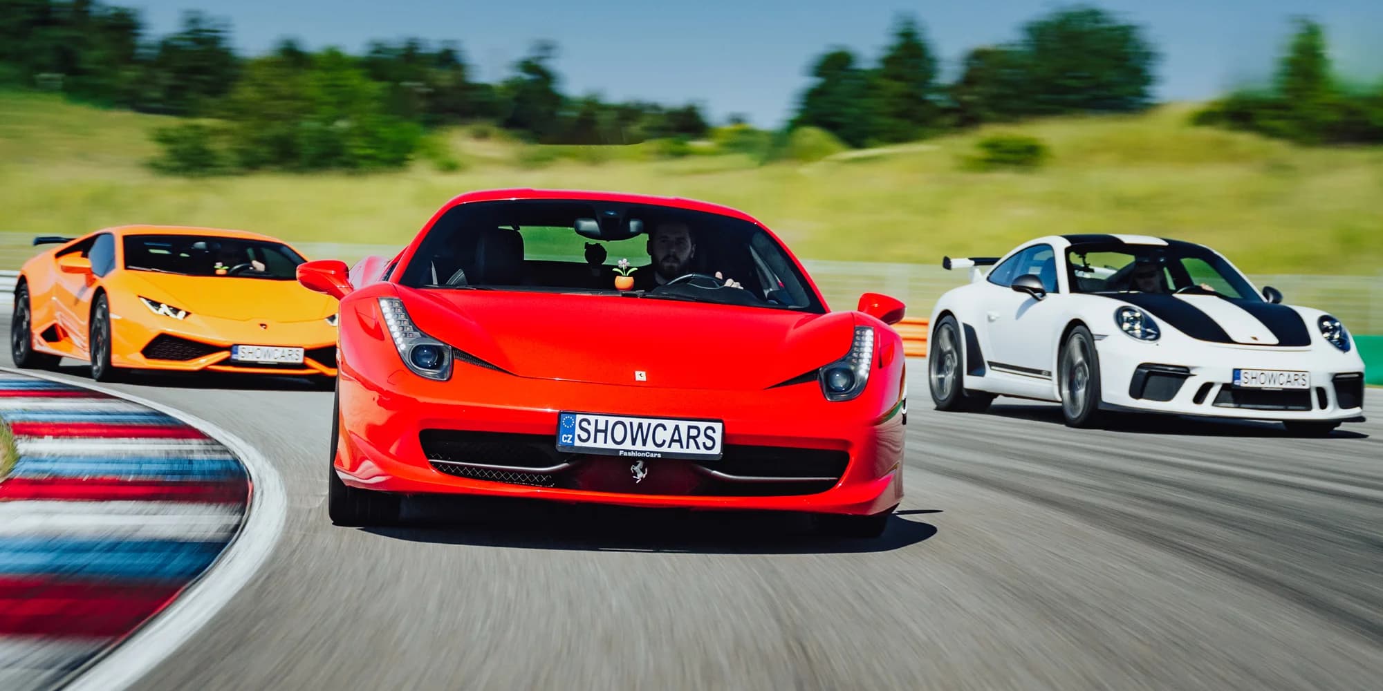 Dárkové poukazy na adrenalinové aktivity Showcars: supersporty, velký okruh, polygony