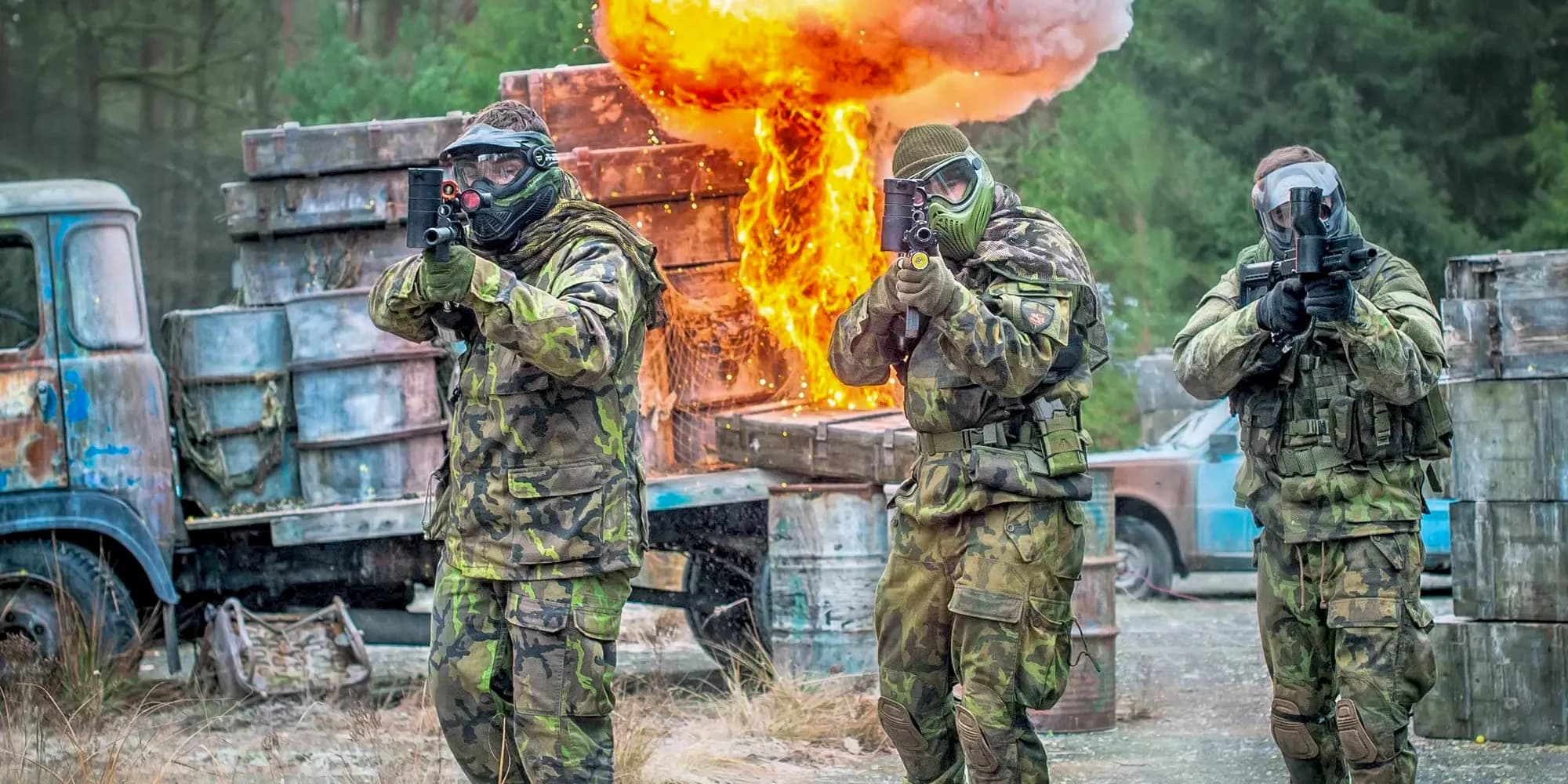 Paintball ve vojenském areálu: 1-3 hod. akce, zbraně, maska, kuličky i pyrotechnika