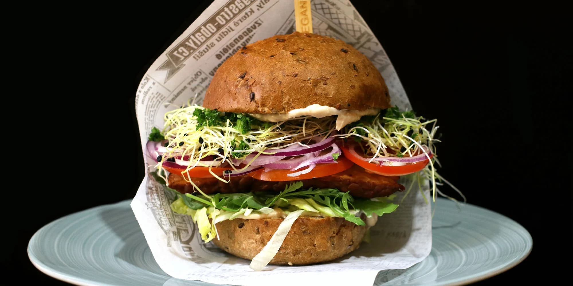 Velký hovězí burger dle výběru a opečené brambory pro 1 či 2 osoby