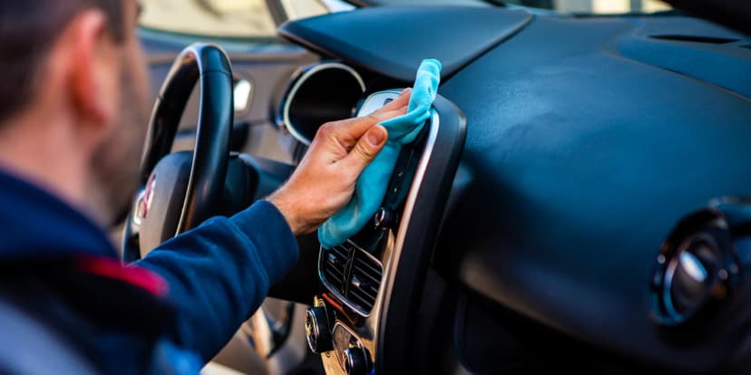 Auto jako nové: programy na čištění interiéru, vosk i oživení laku