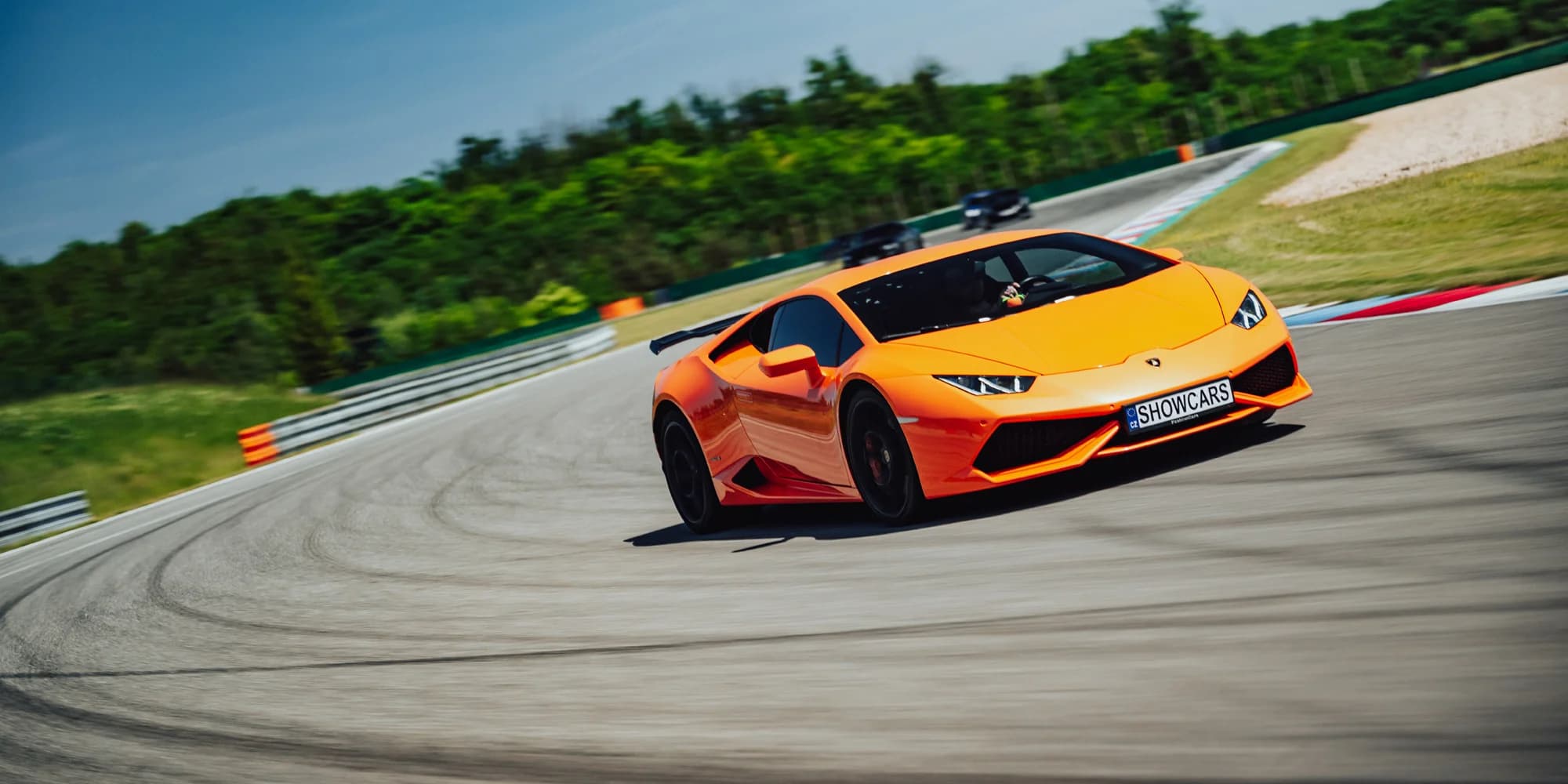 1–4 kola na polygonu Most v nadupaném supersportu: Ferrari, Lamborghini i Porsche