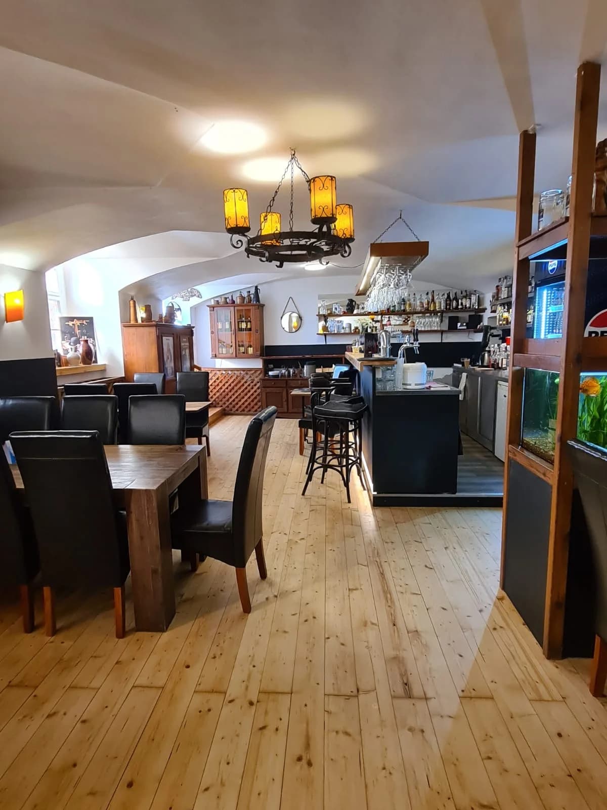 Malostranská hostina: grilované kuřecí a vepřové maso nebo uruguayský hovězí steak na 3 způsoby