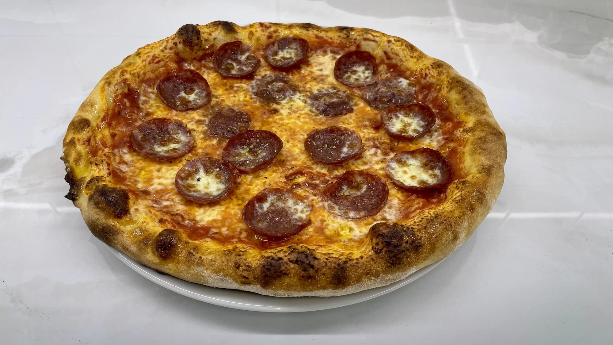 Za dobrotou s křupavými okraji: 1 nebo 2 pizzy dle výběru v Nuslích