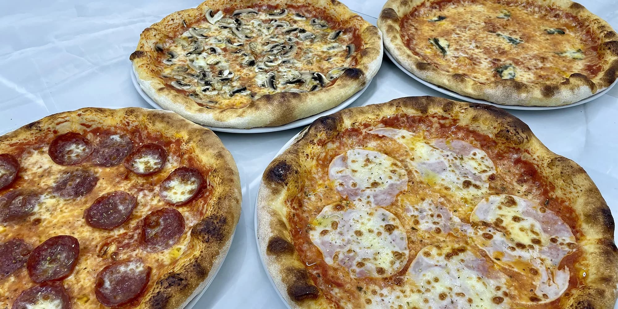 Za dobrotou s křupavými okraji: 1 nebo 2 pizzy dle výběru v Nuslích