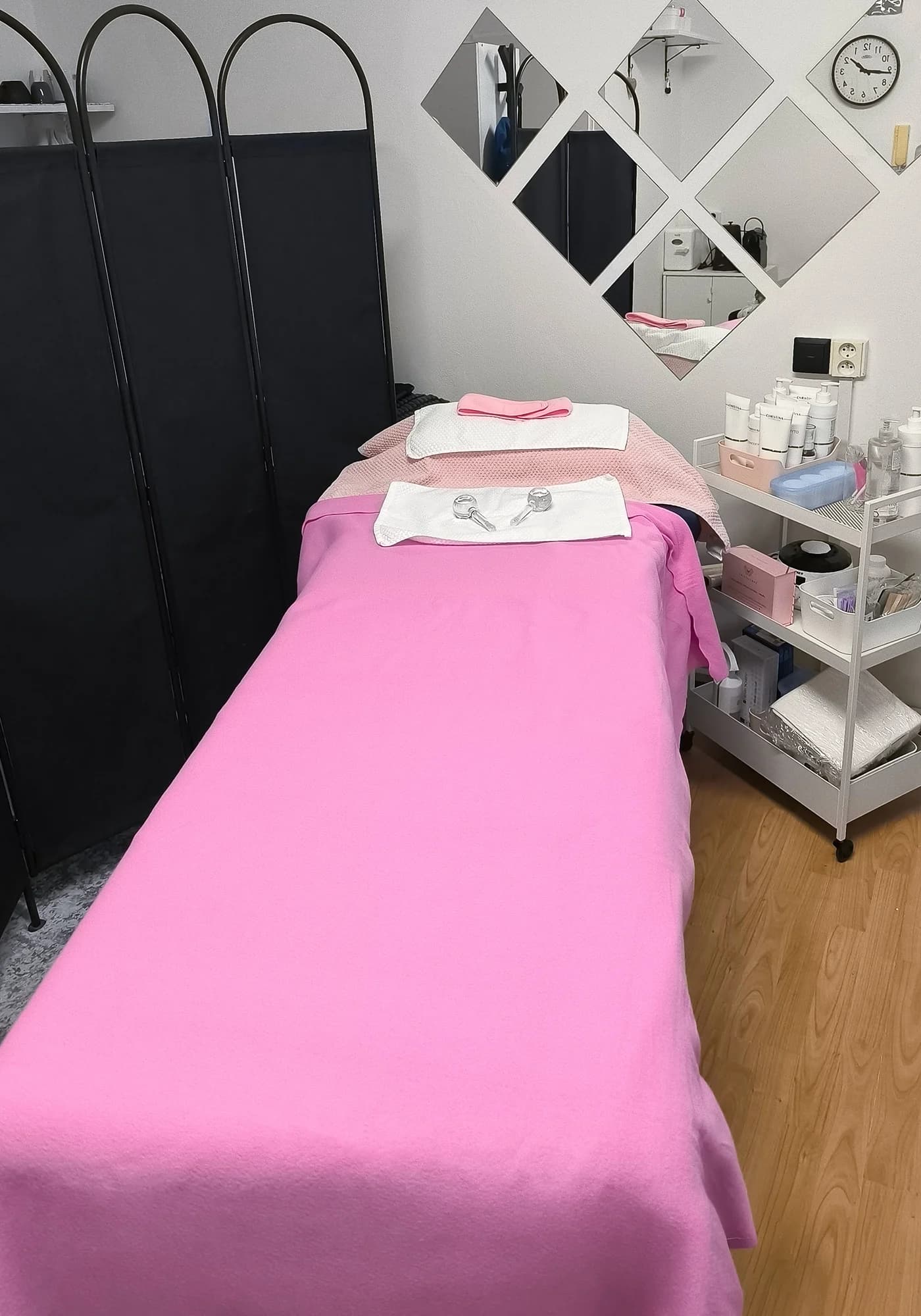 Kosmetické ošetření: pro aknózní pleť, relaxační či expresní i lifting s peptidy a masáží