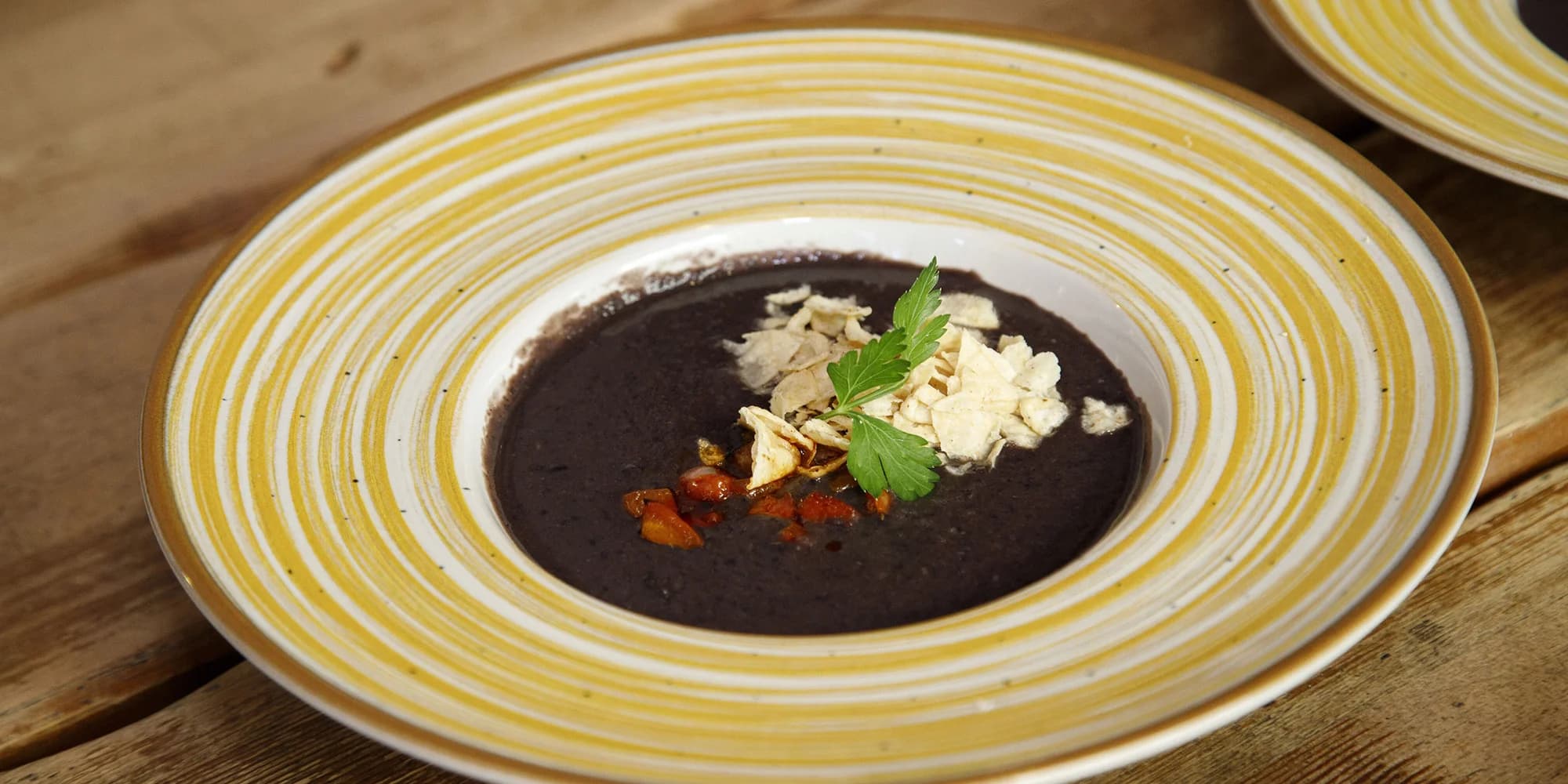 Mexická hostina pro 2 osoby: fazolová polévka, plato plné specialit a dezert