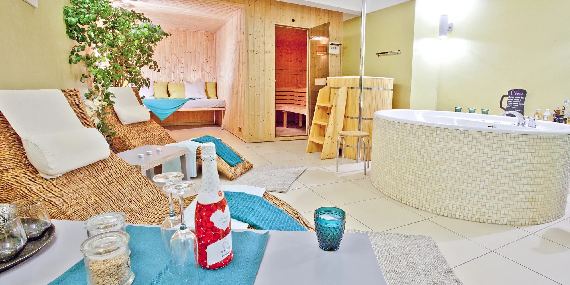 90 nebo 120 minut odpočinku v privátním wellness: vířivá vana a finská sauna i neomezené pivo