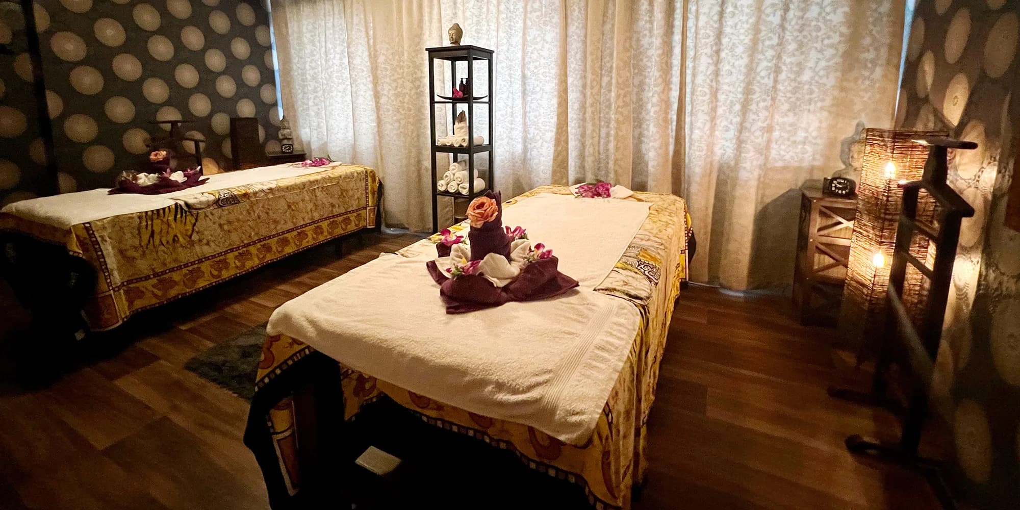 Až 120 min. párového relaxu: královská, olejová i kamenná masáž pro dva